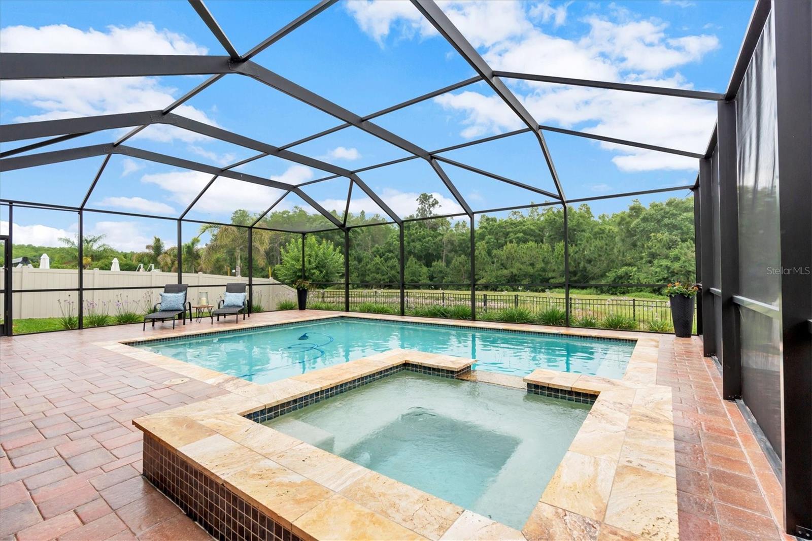 Pool w/ hot tub