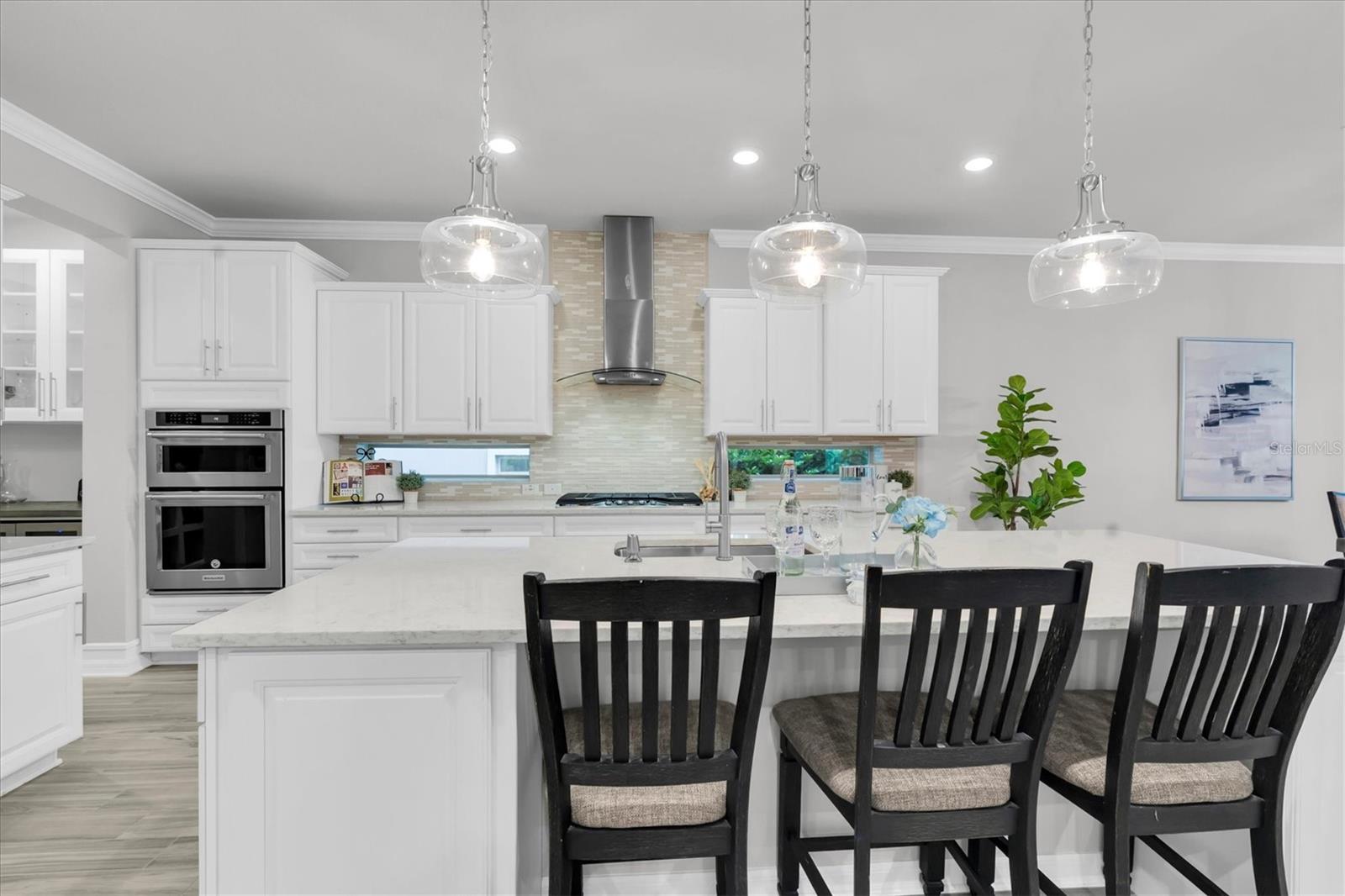 Kitchen w/ island