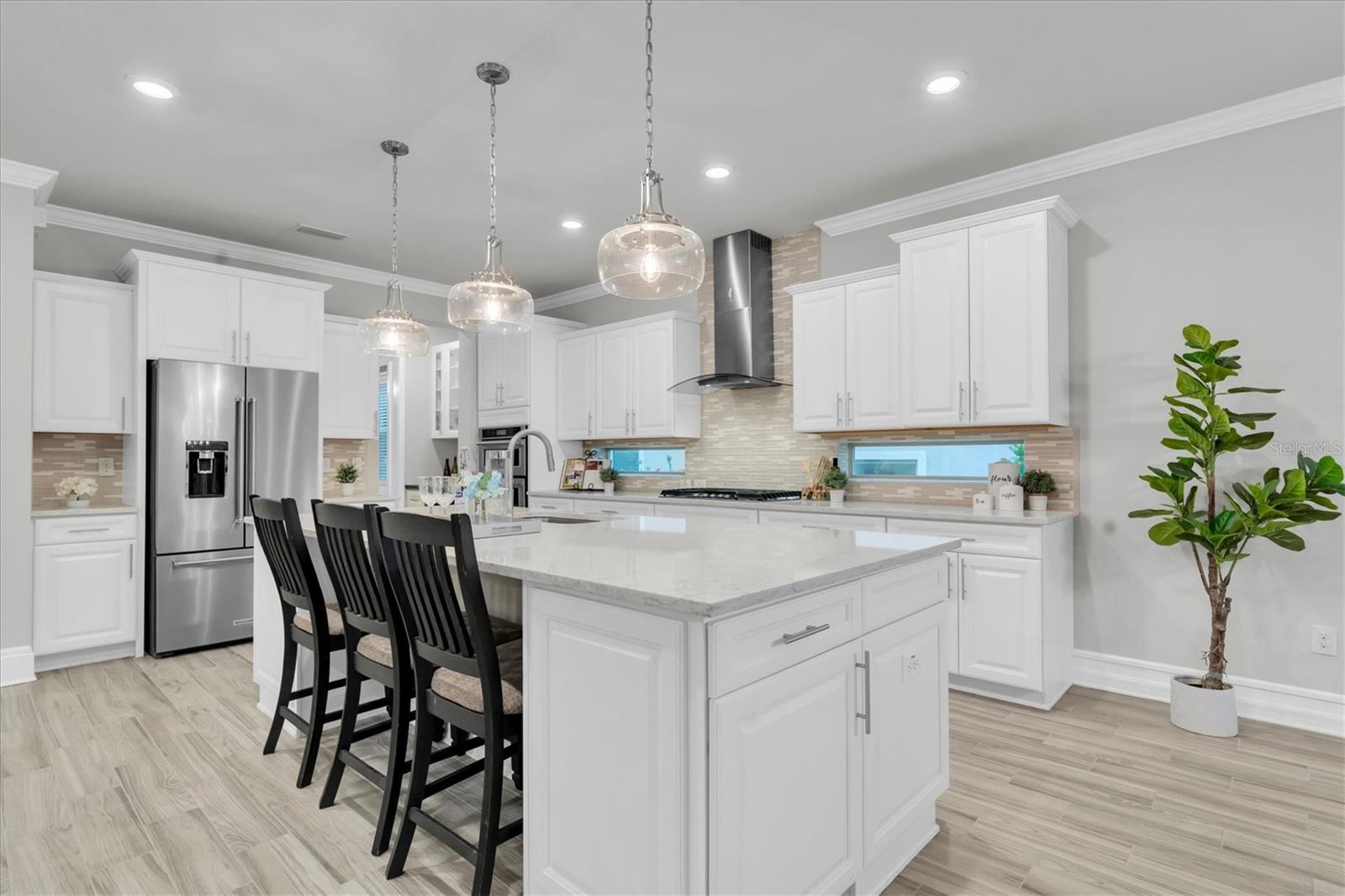 Kitchen w/ island