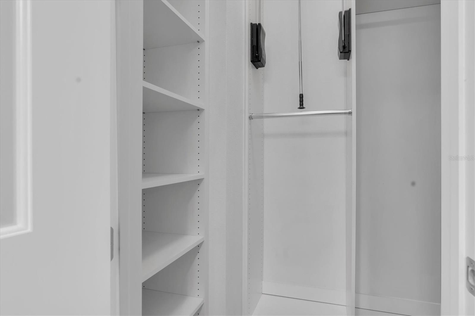 Walk-in-closet