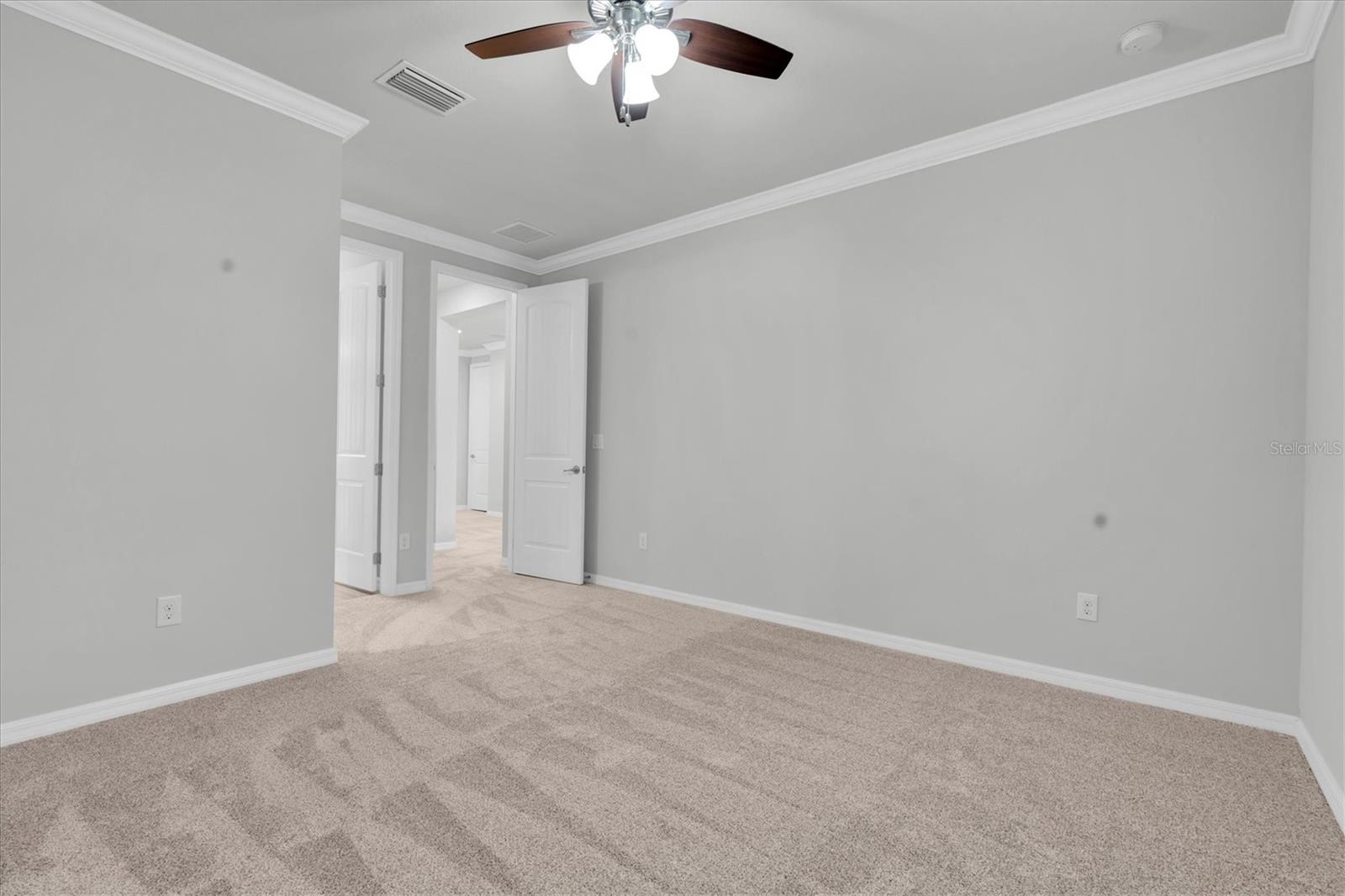 Guest room w/ ensuite