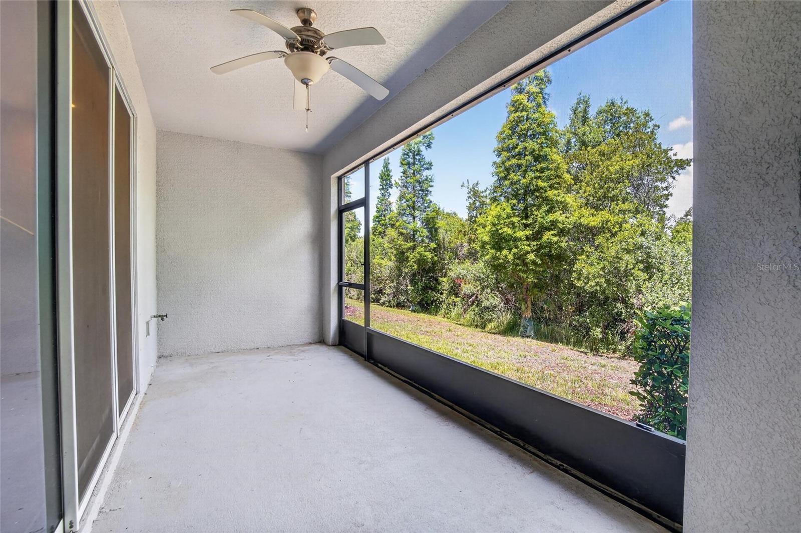 LARGE COVERED LANAI