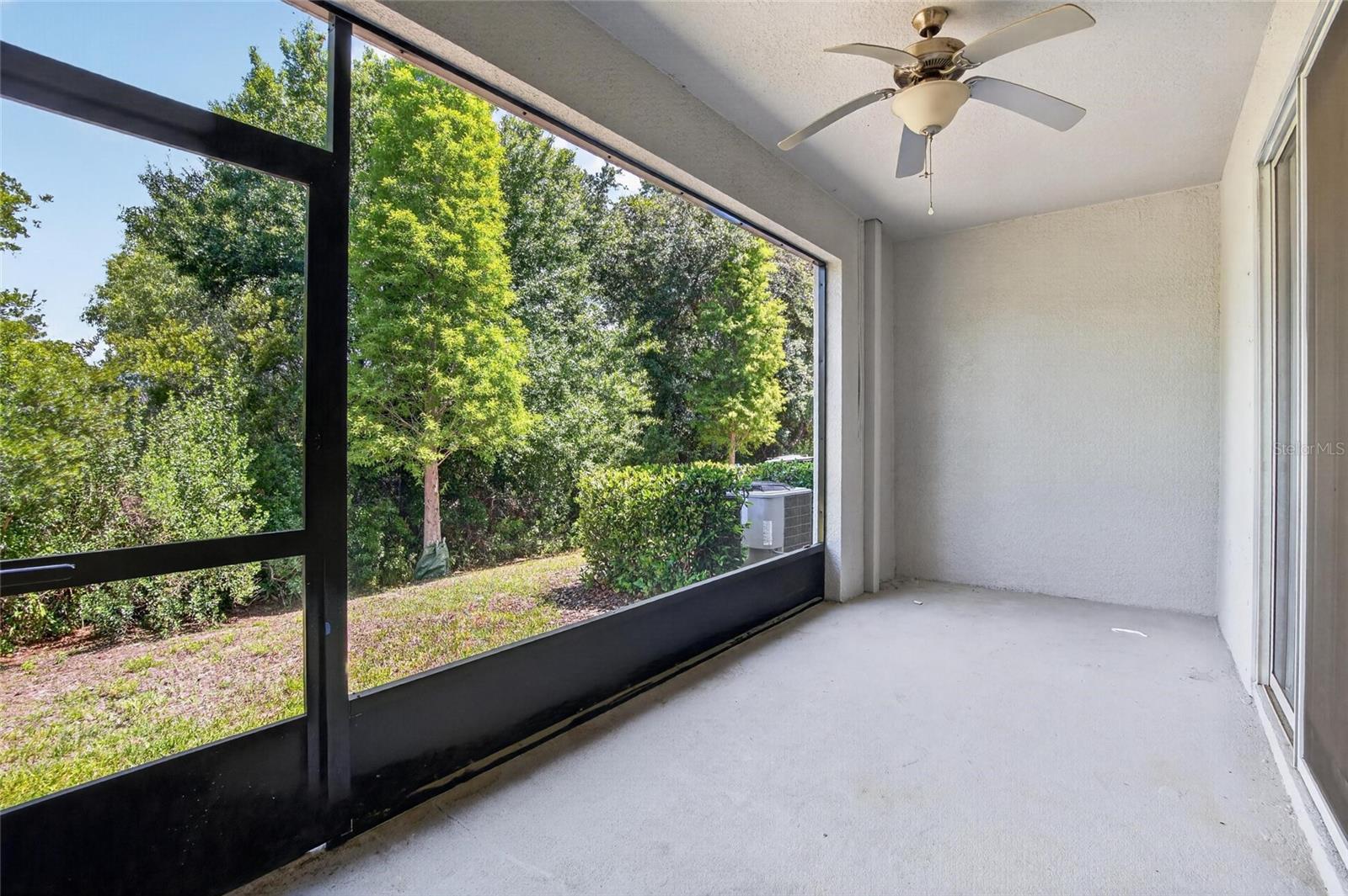 LARGE COVERED LANAI