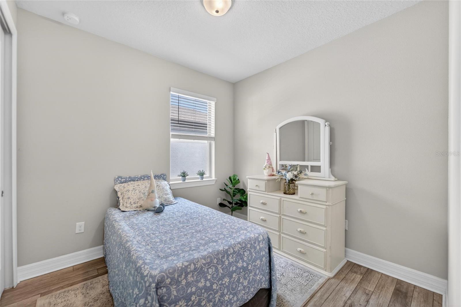 Guest bedroom