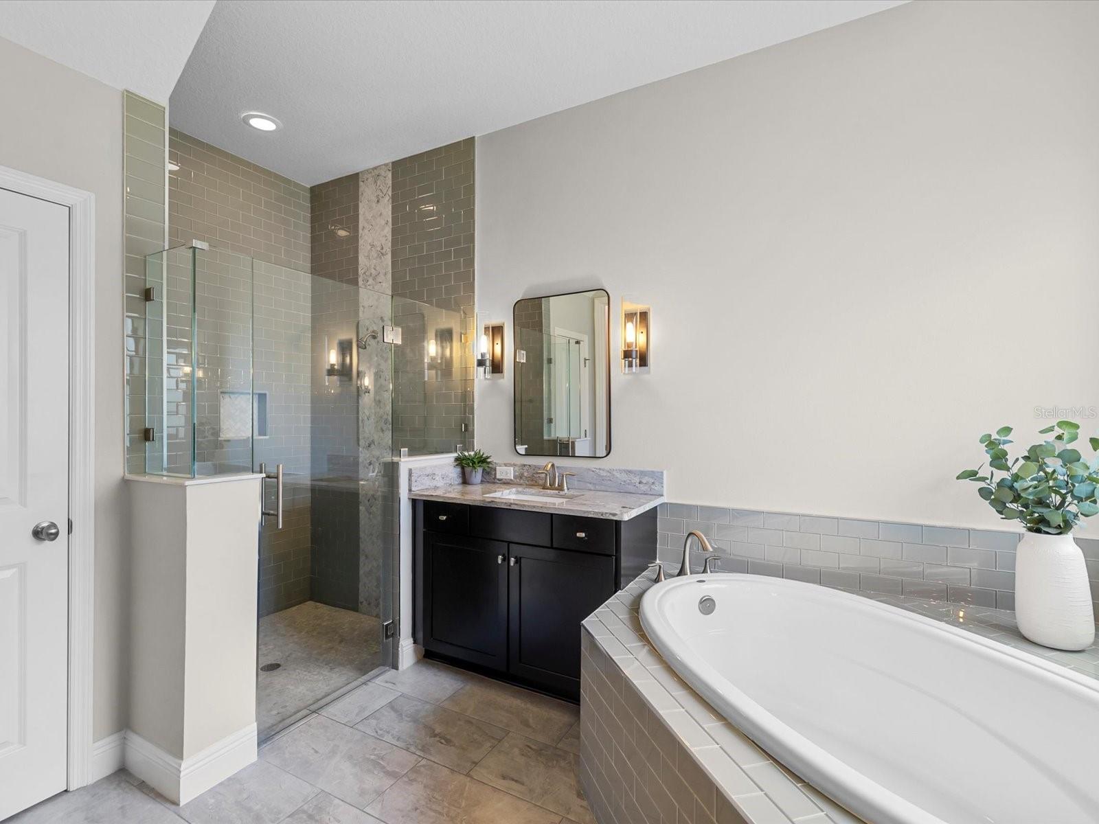 Primary en-suite