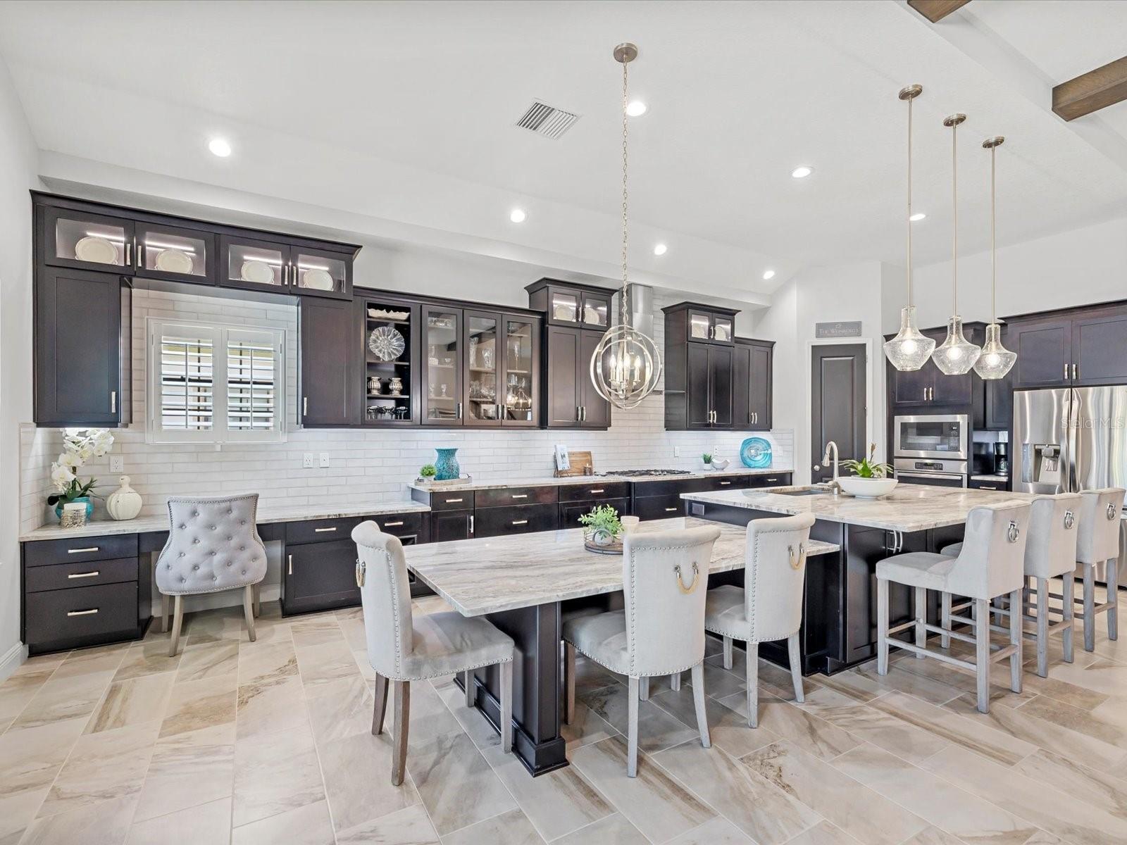 Chef’s kitchen, with gas cooktop