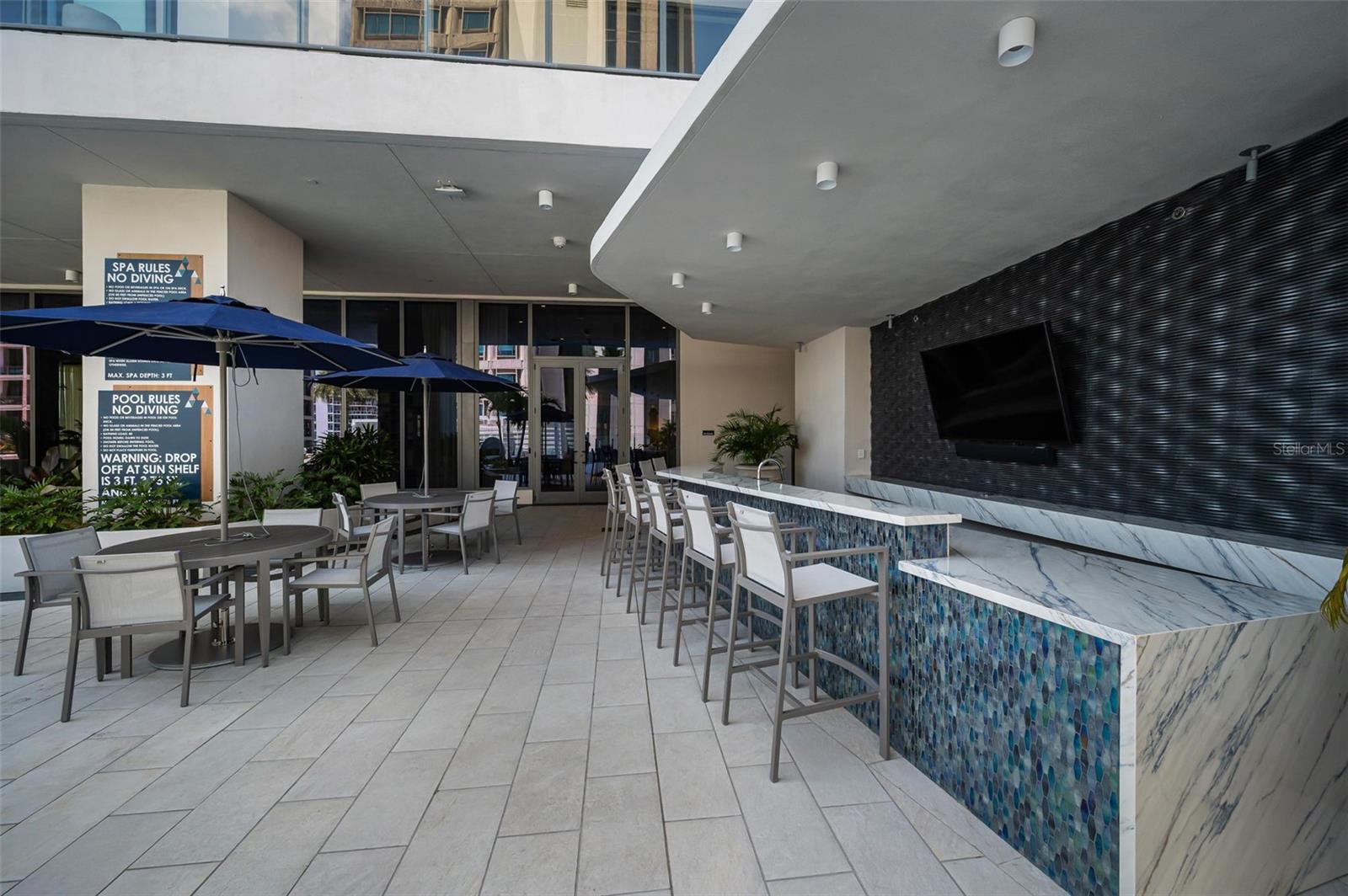 Pool Bar