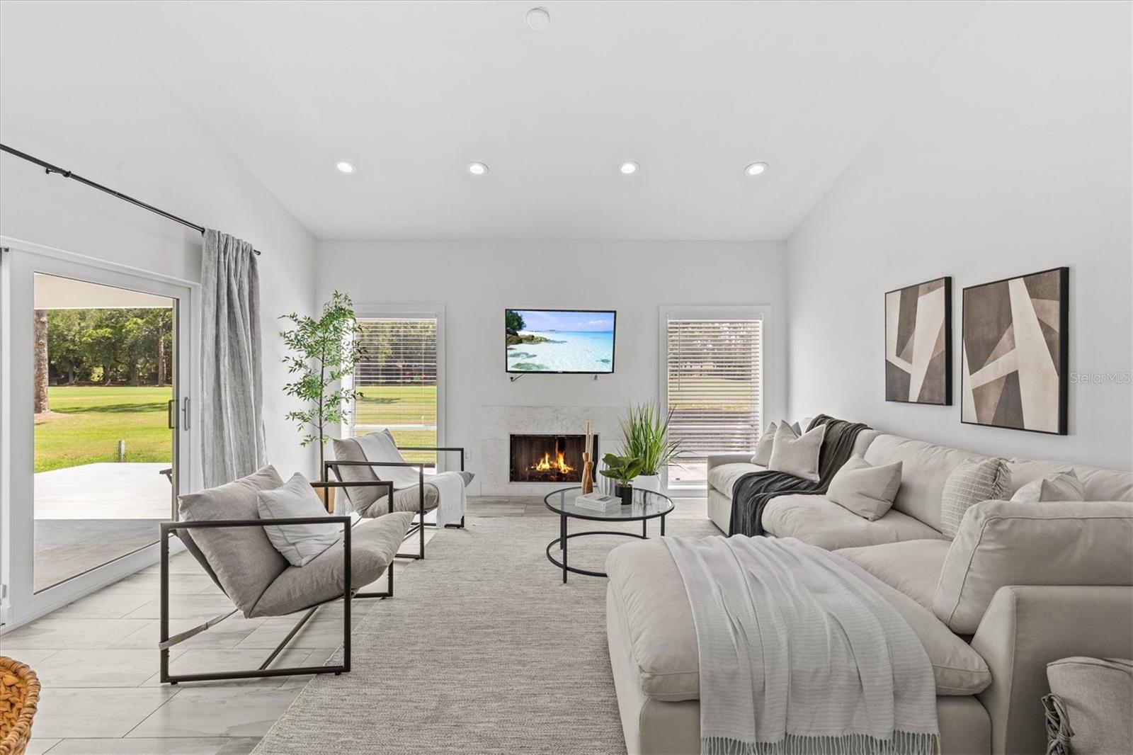 family room overlooking golf course