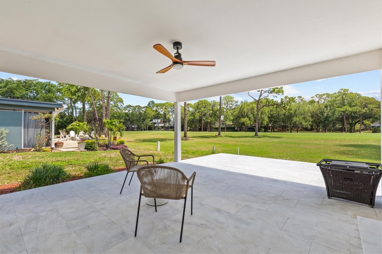 Outdoor lanai overlooking golf course