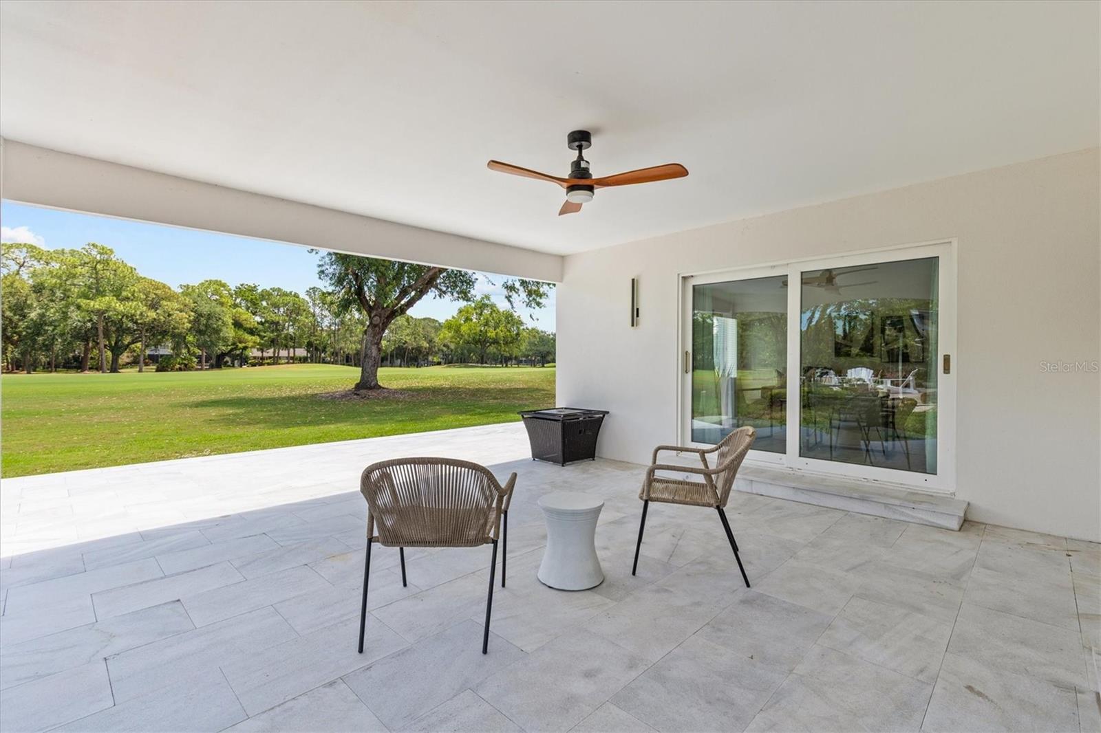 Outdoor lanai overlooking golf course