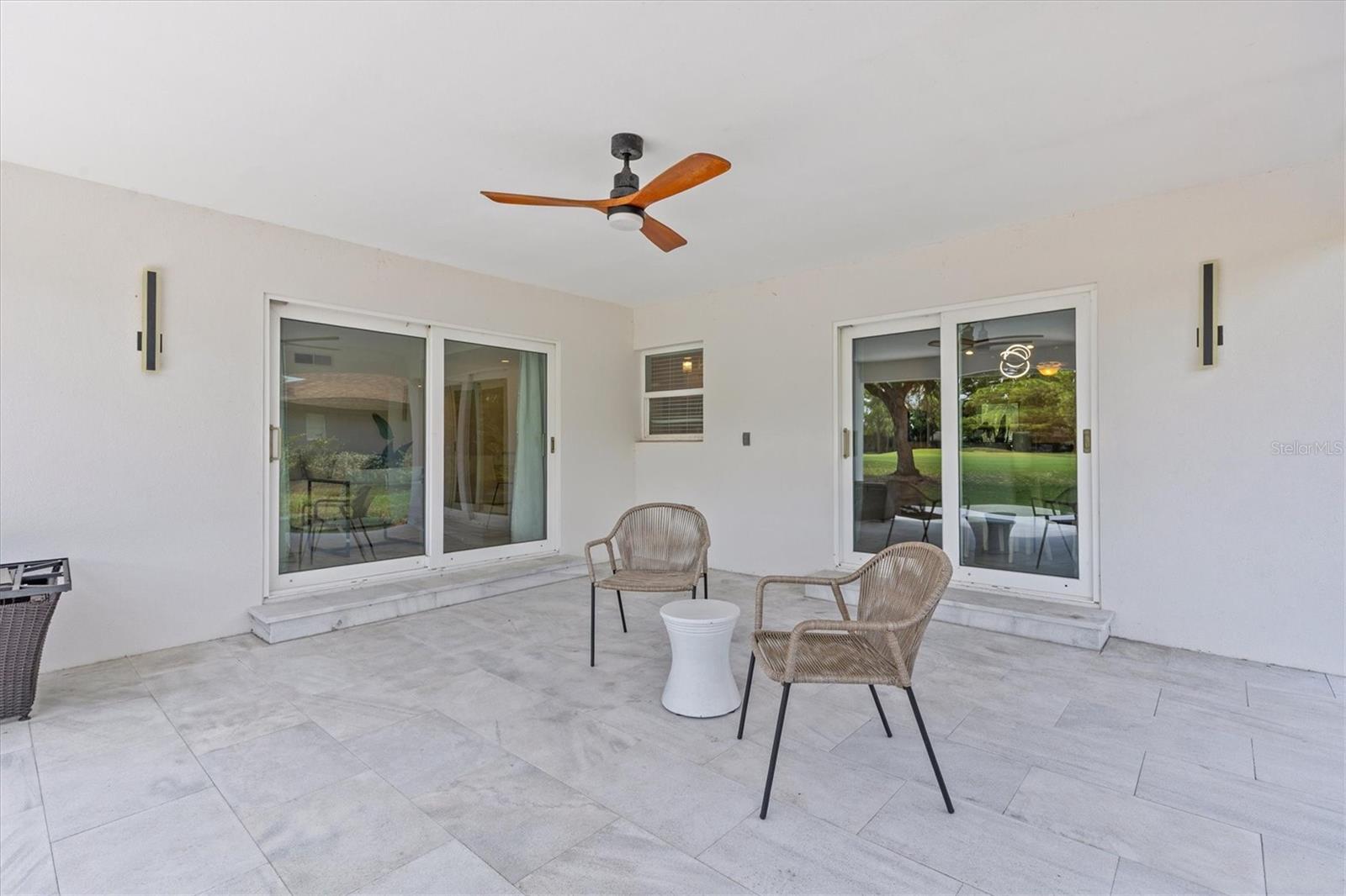 Outdoor lanai overlooking golf course
