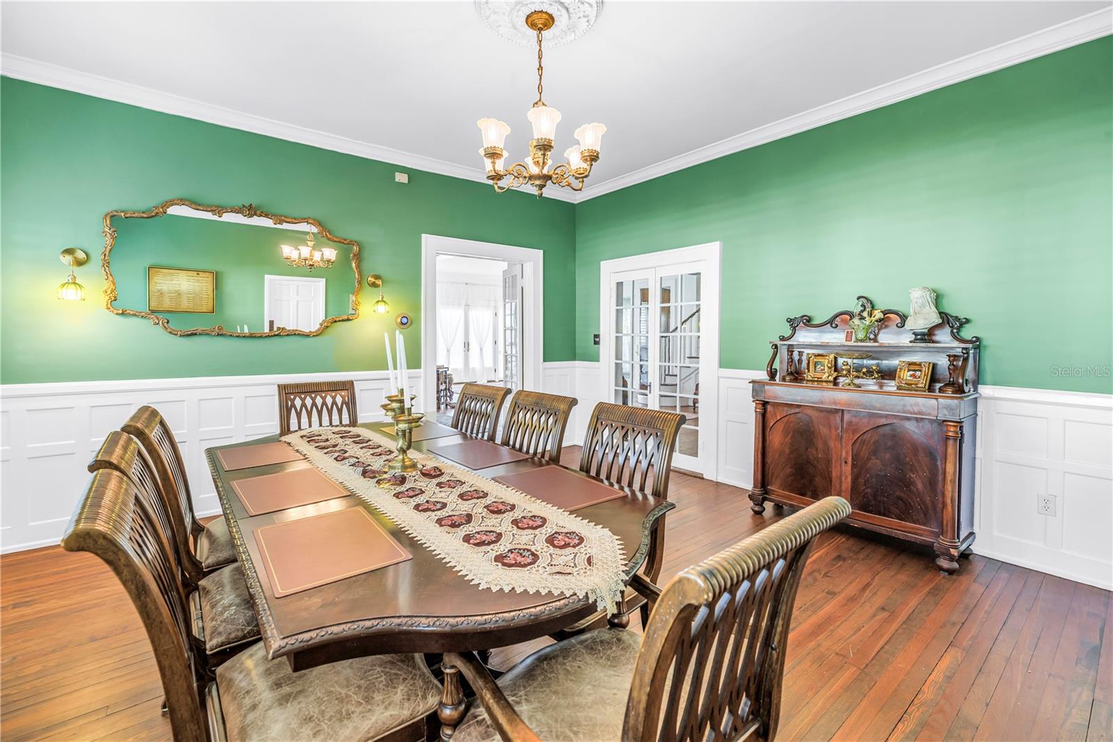 Large formal dining room perfect for parties
