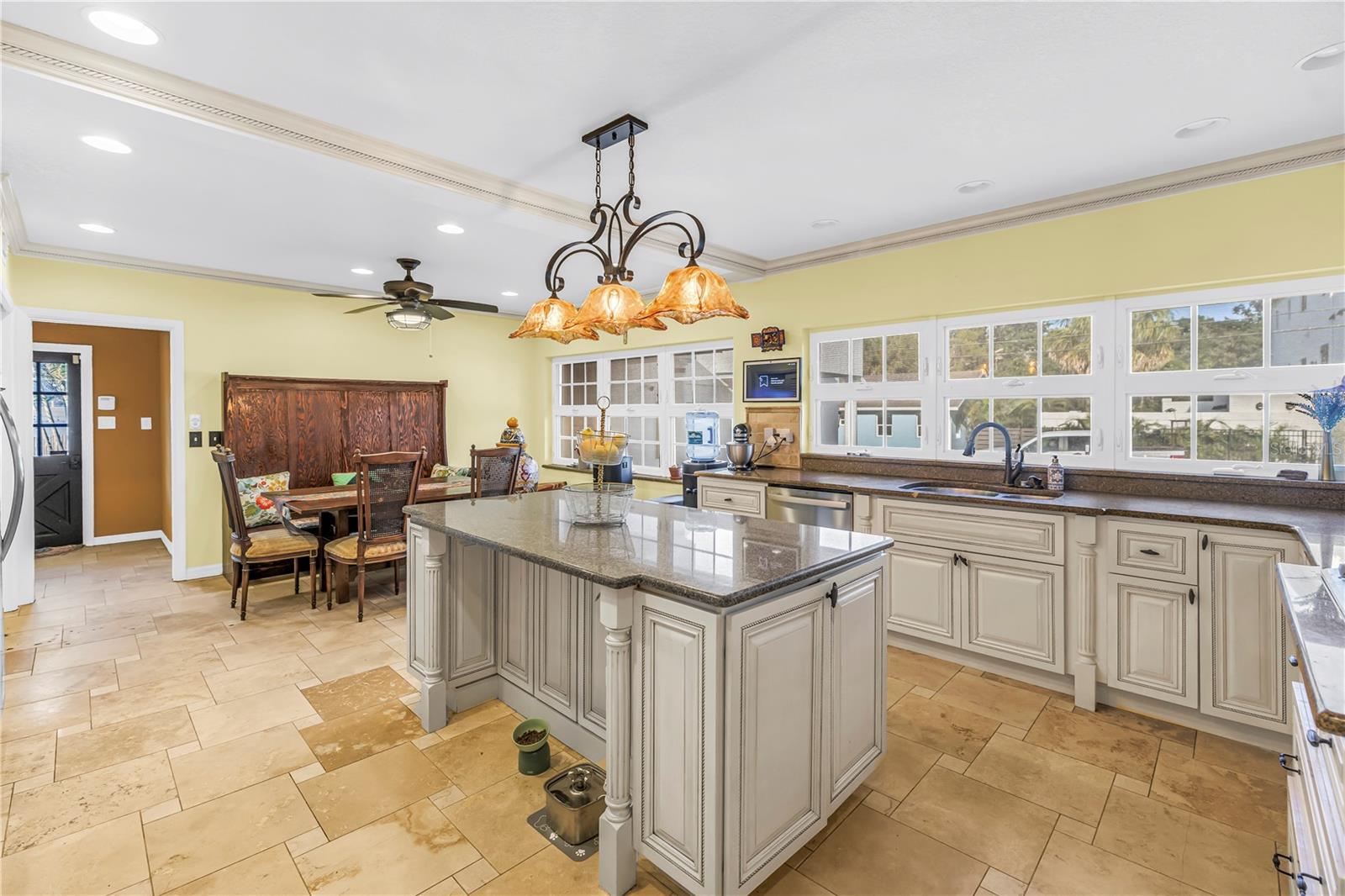 Updated eat-in kitchen