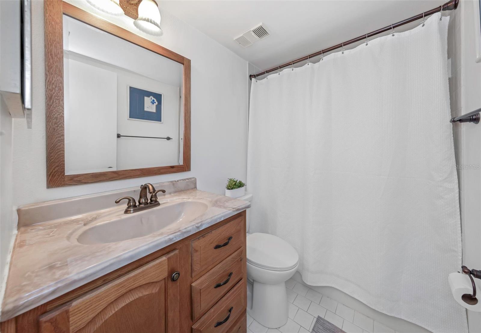 Main level bath