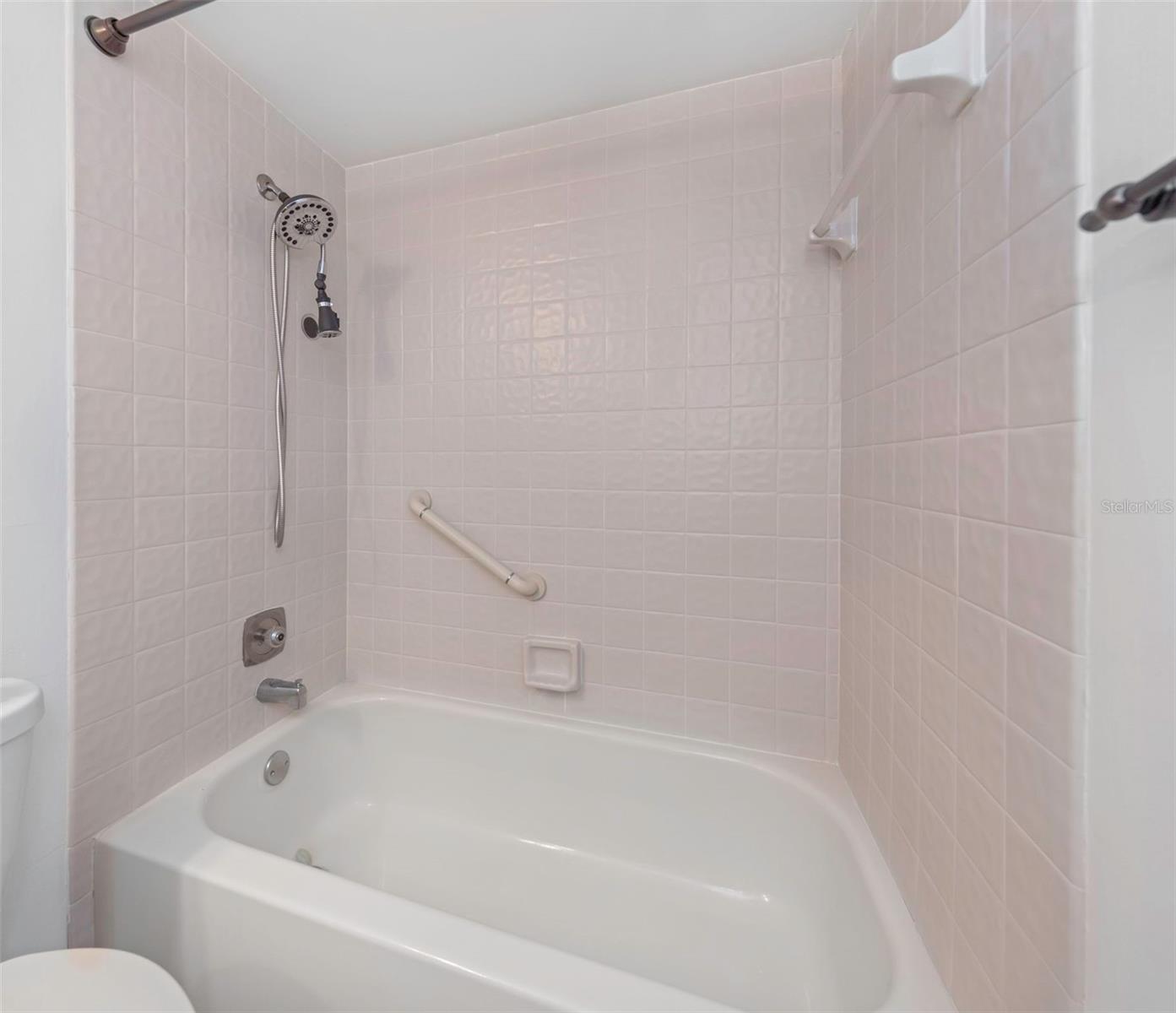 Main level full bath