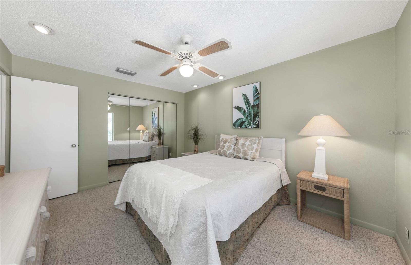 Large 3rd bedroom on mid level