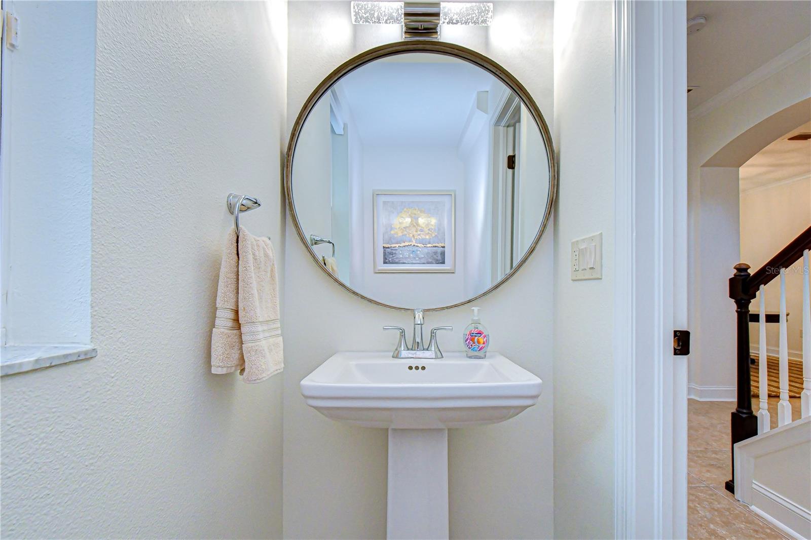 Powder room that doesn't skip on style