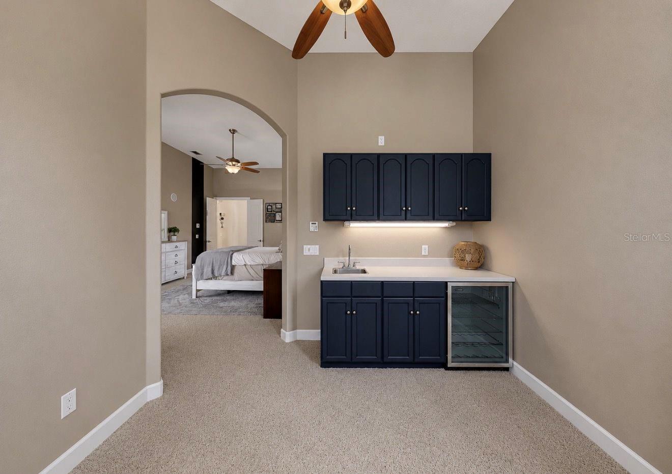 Sitting room with wet bar