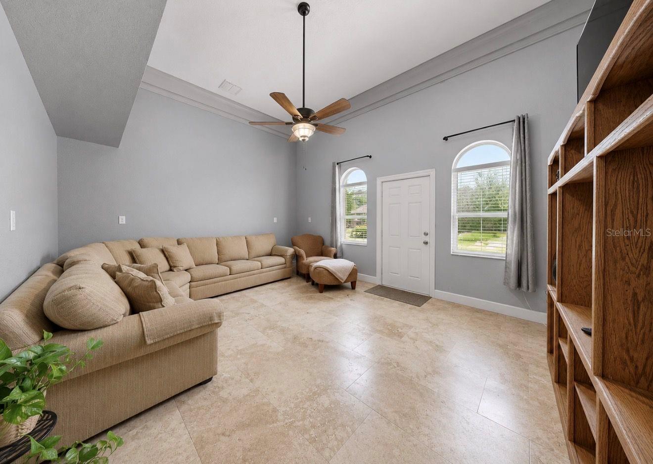 Entry/living space