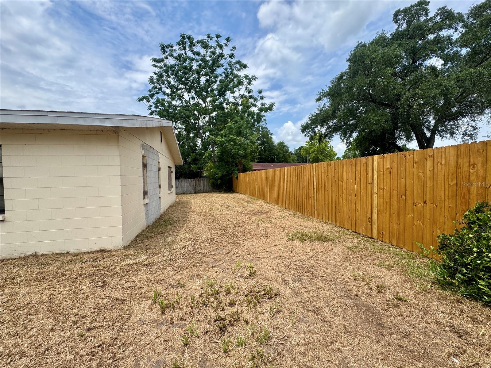SIDE YARD