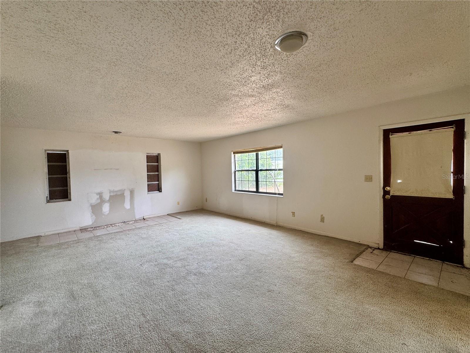 LIVINGROOM