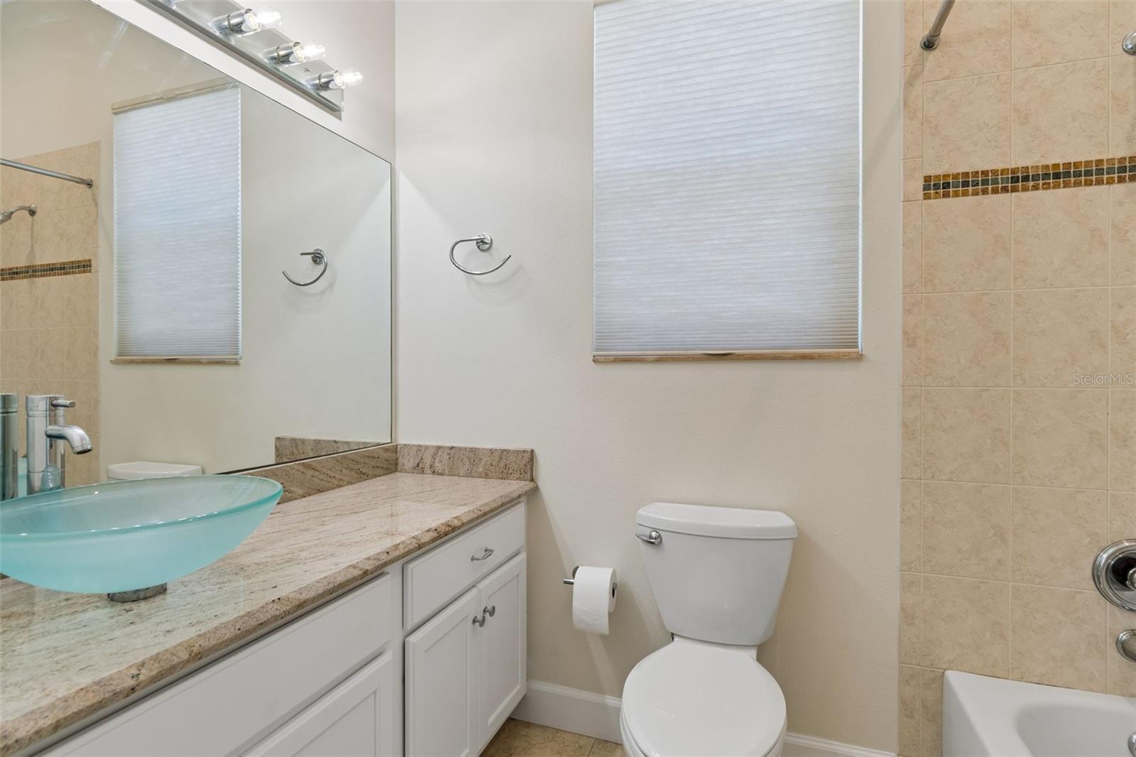 Bathroom 2 en-suite