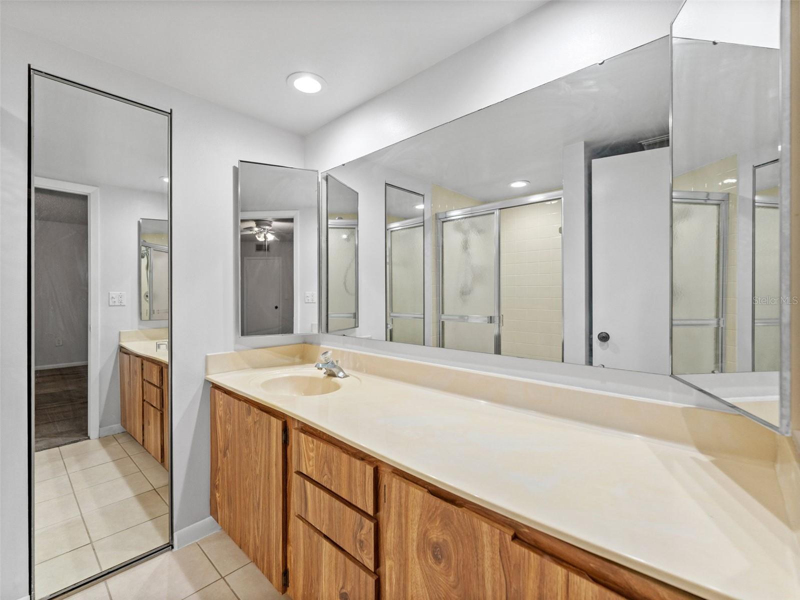 Primary bedroom Bathroom