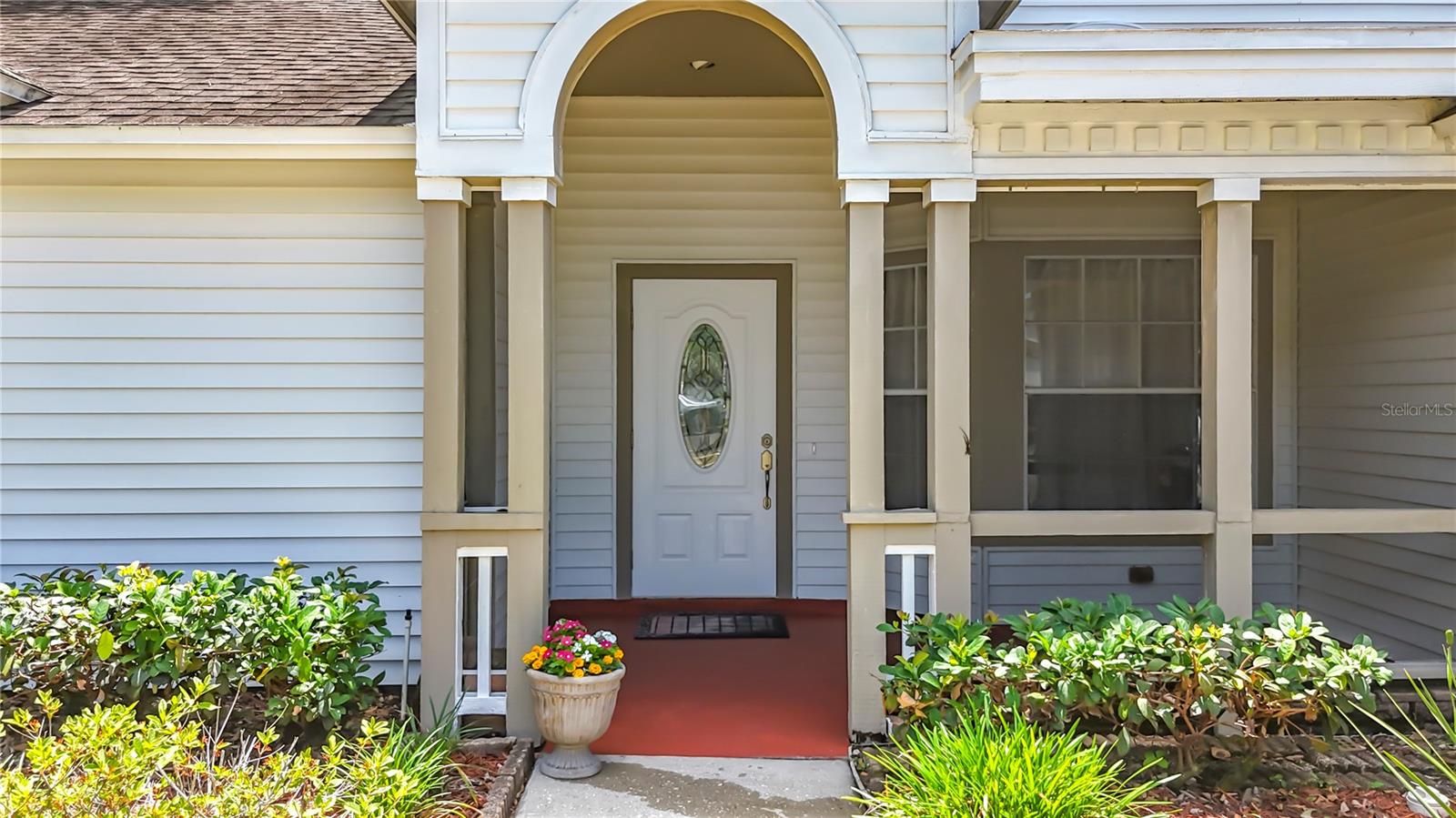 Covered Front Entryway!