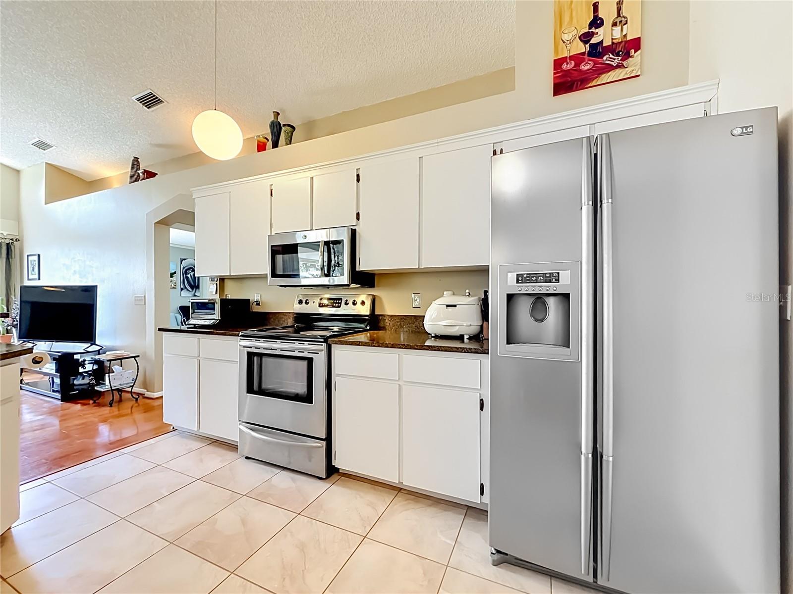 Granite Countertops and Stainless Steel Appliance Package!