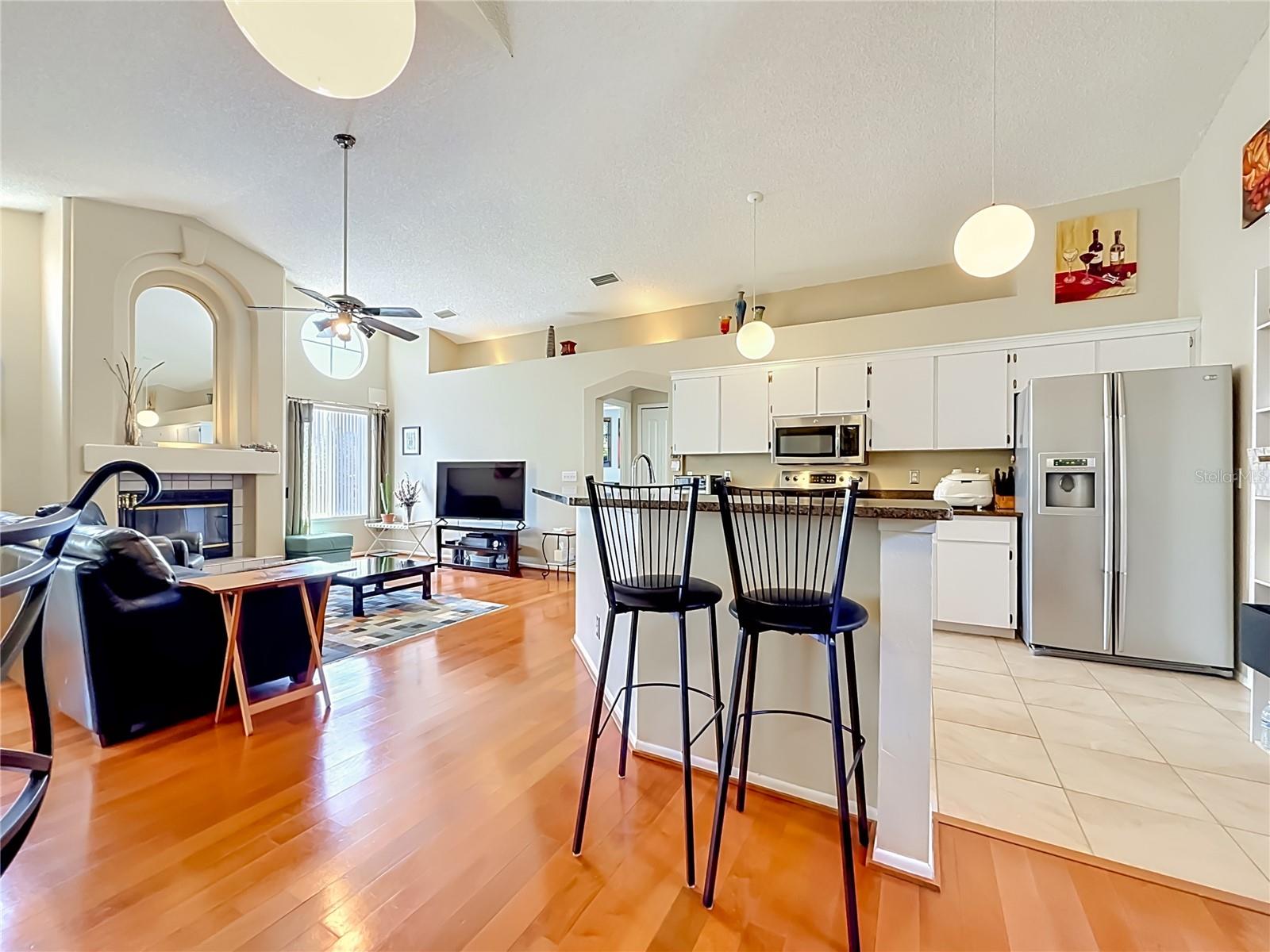 Seating counter area in Kitchen!
