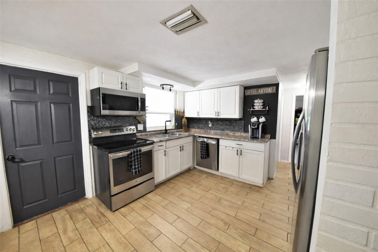 Kitchen/ Lovely!
