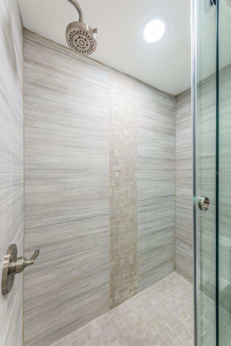O6406981