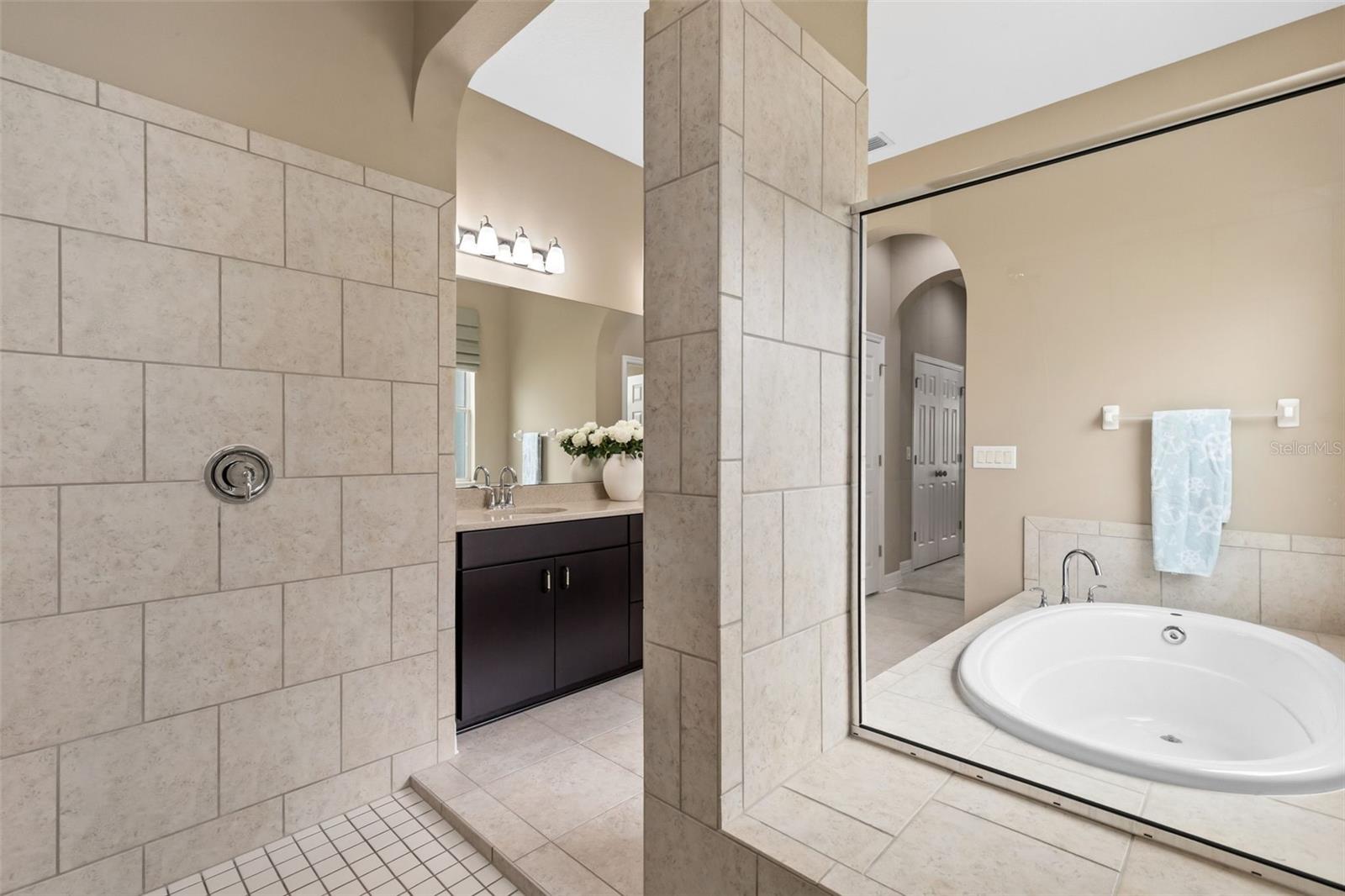 TB8507574