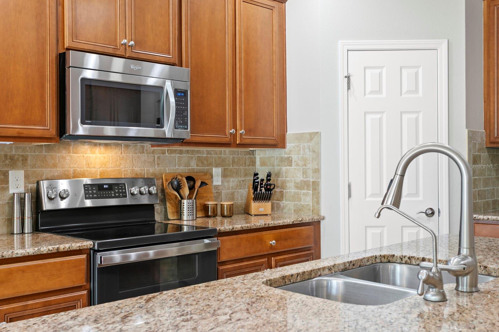 Stainless appliances including new double oven with convection & air fryer