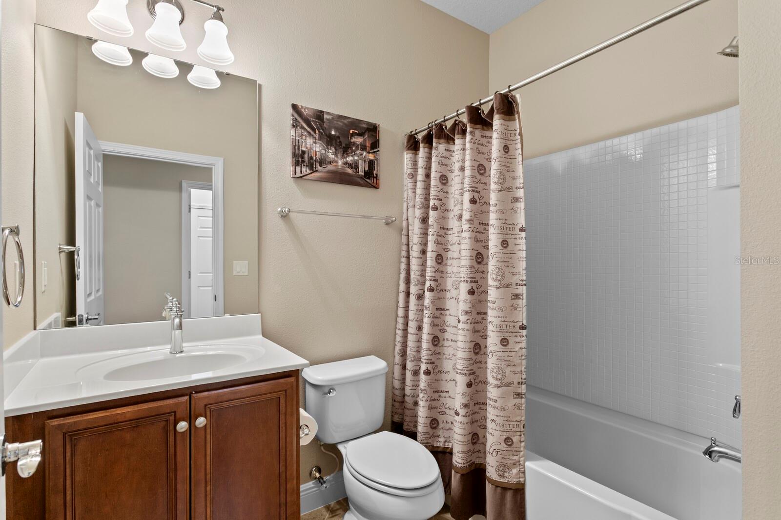 2nd full bath with tub/shower combo