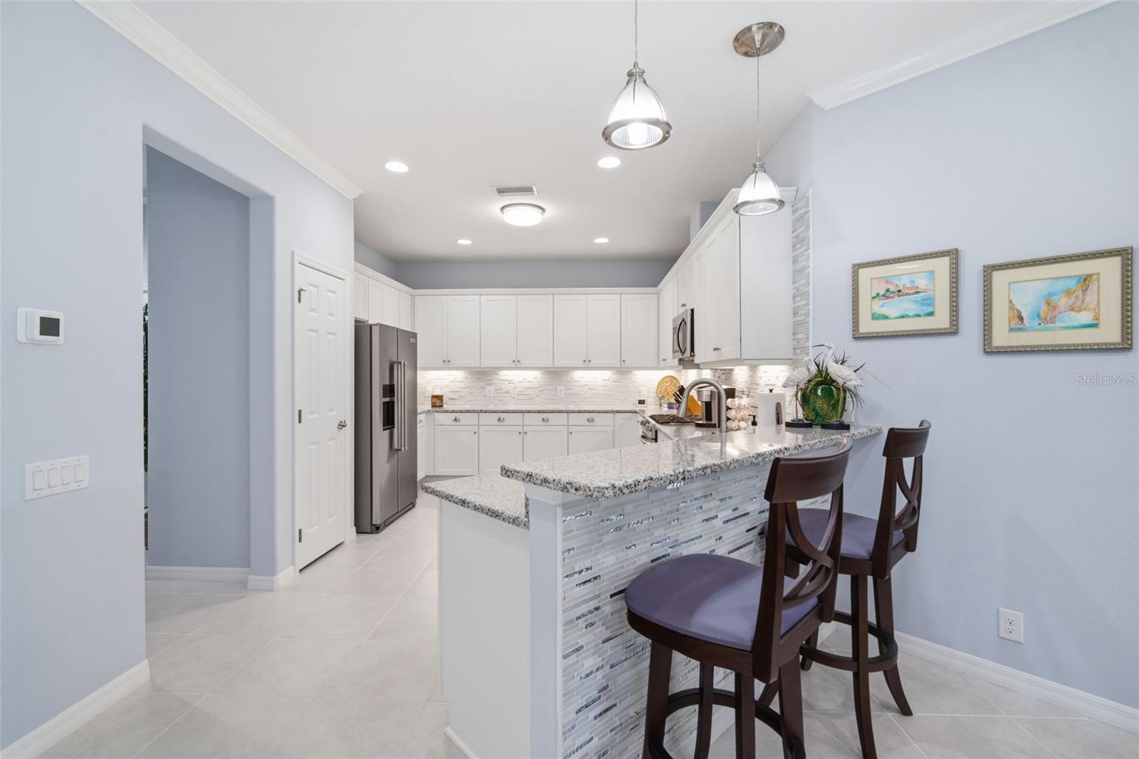 LOVELY GRANITE BREAKFAST BAR