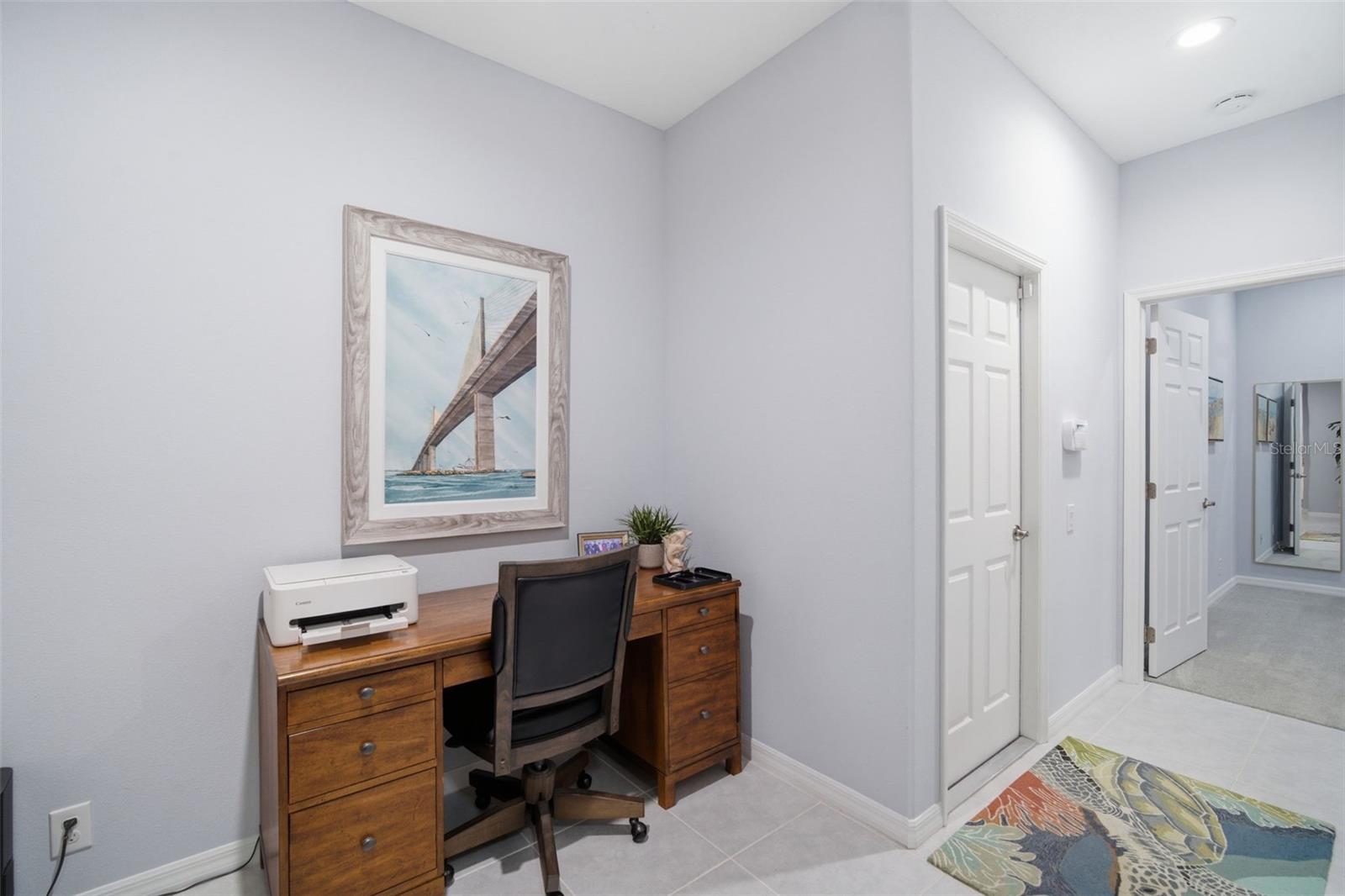 GREAT SPACE TO OFFICE AT HOME