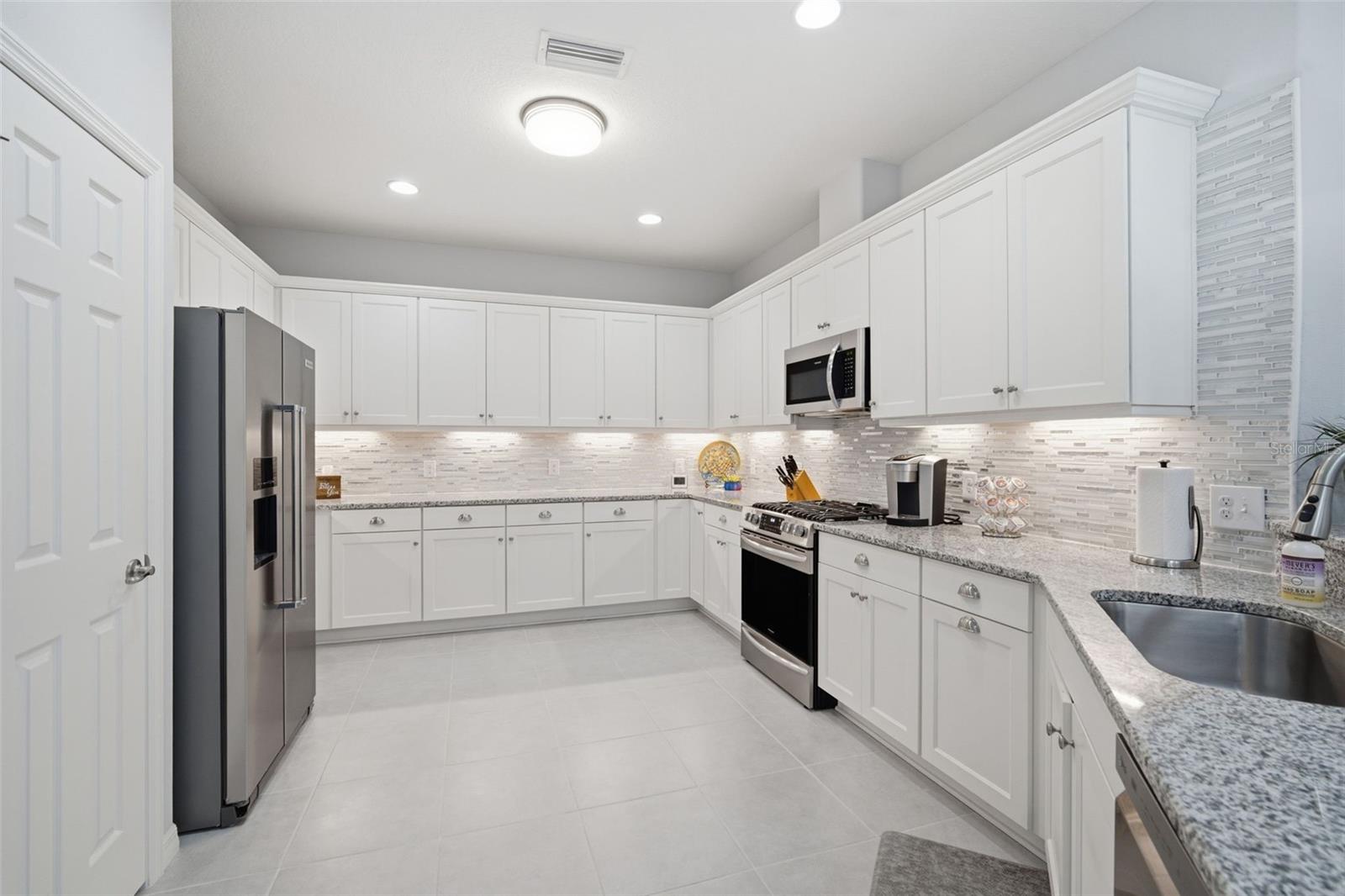LARGE, LOVELY, HIGHLIGHTED WITH GRANITE AND STONE
