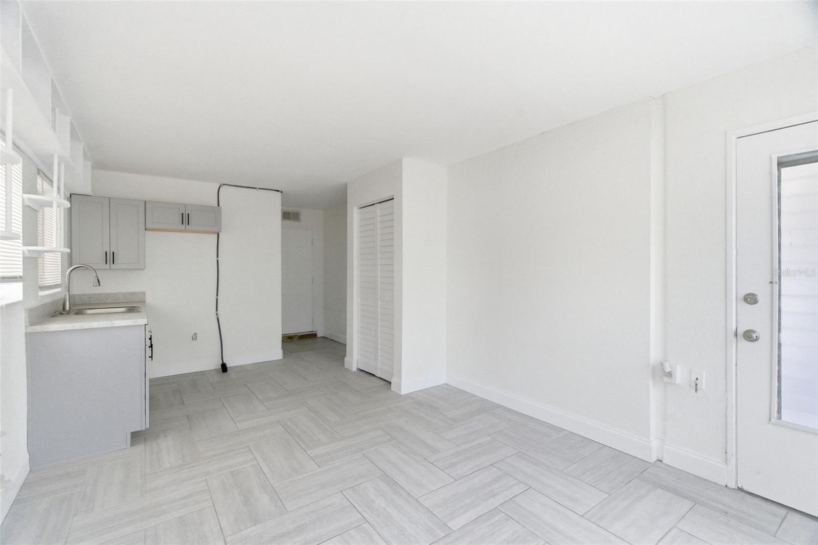 In-Law Studio living and dining