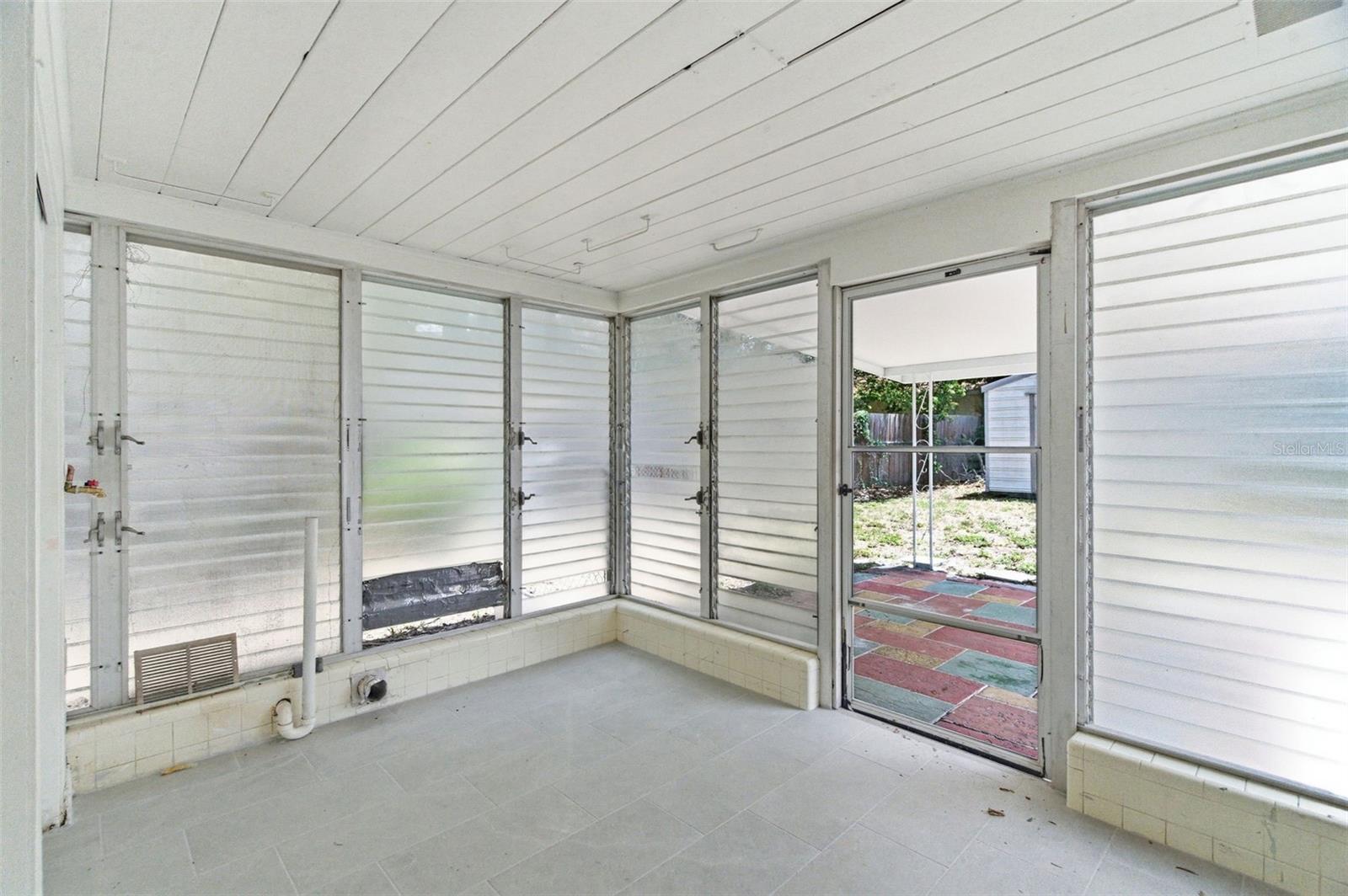 Enclosed back patio with washer dryer hookup