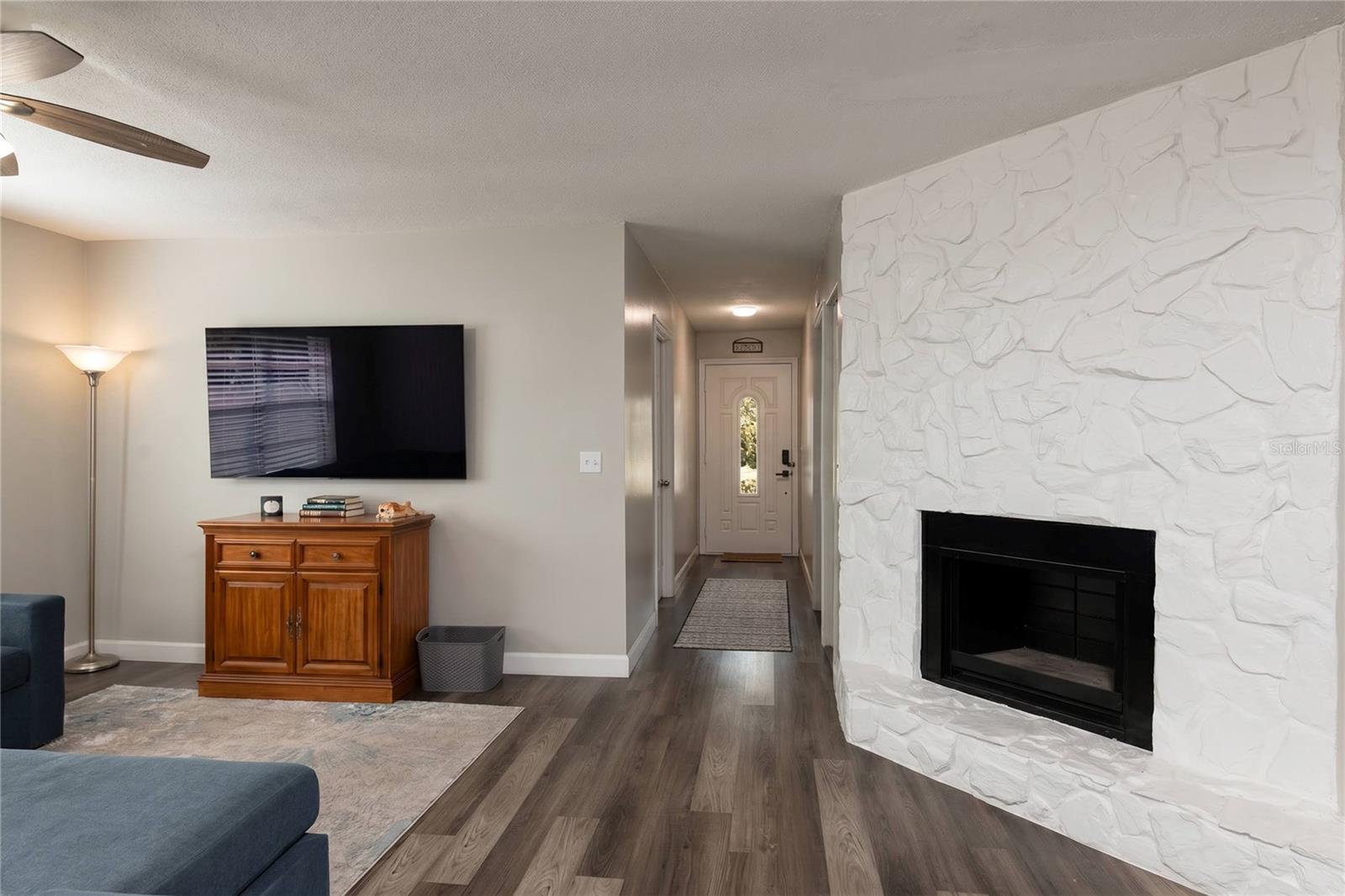 Entryway/Living Room