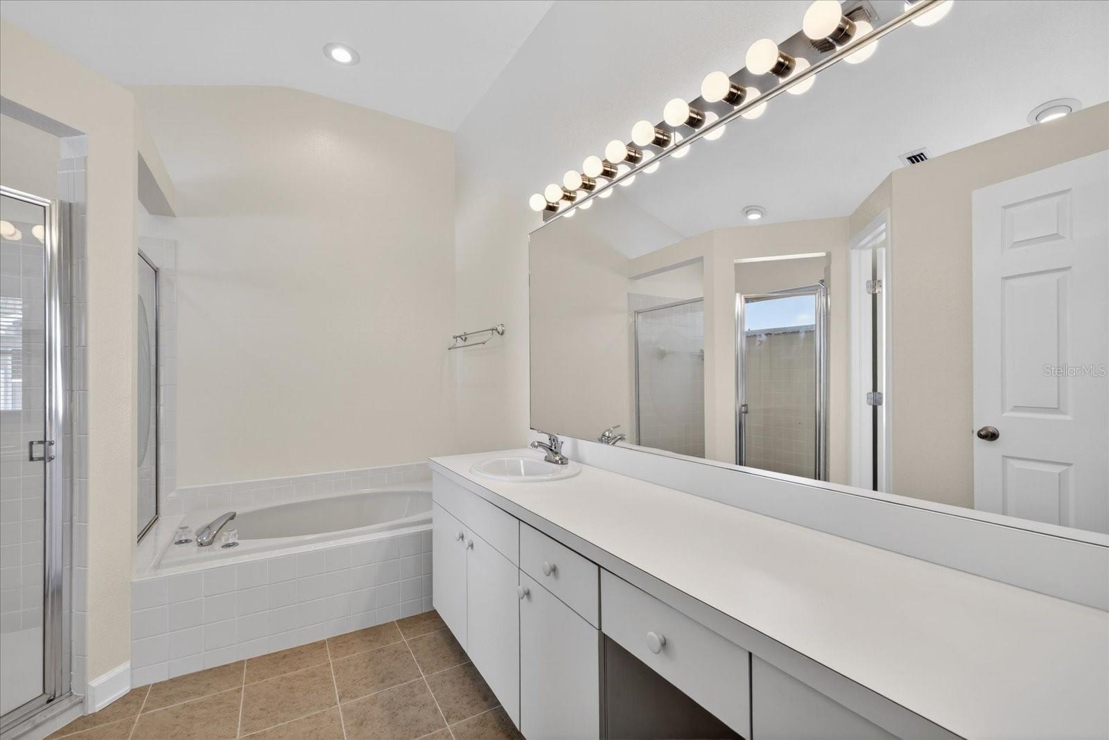 Master En Suit Bathroom