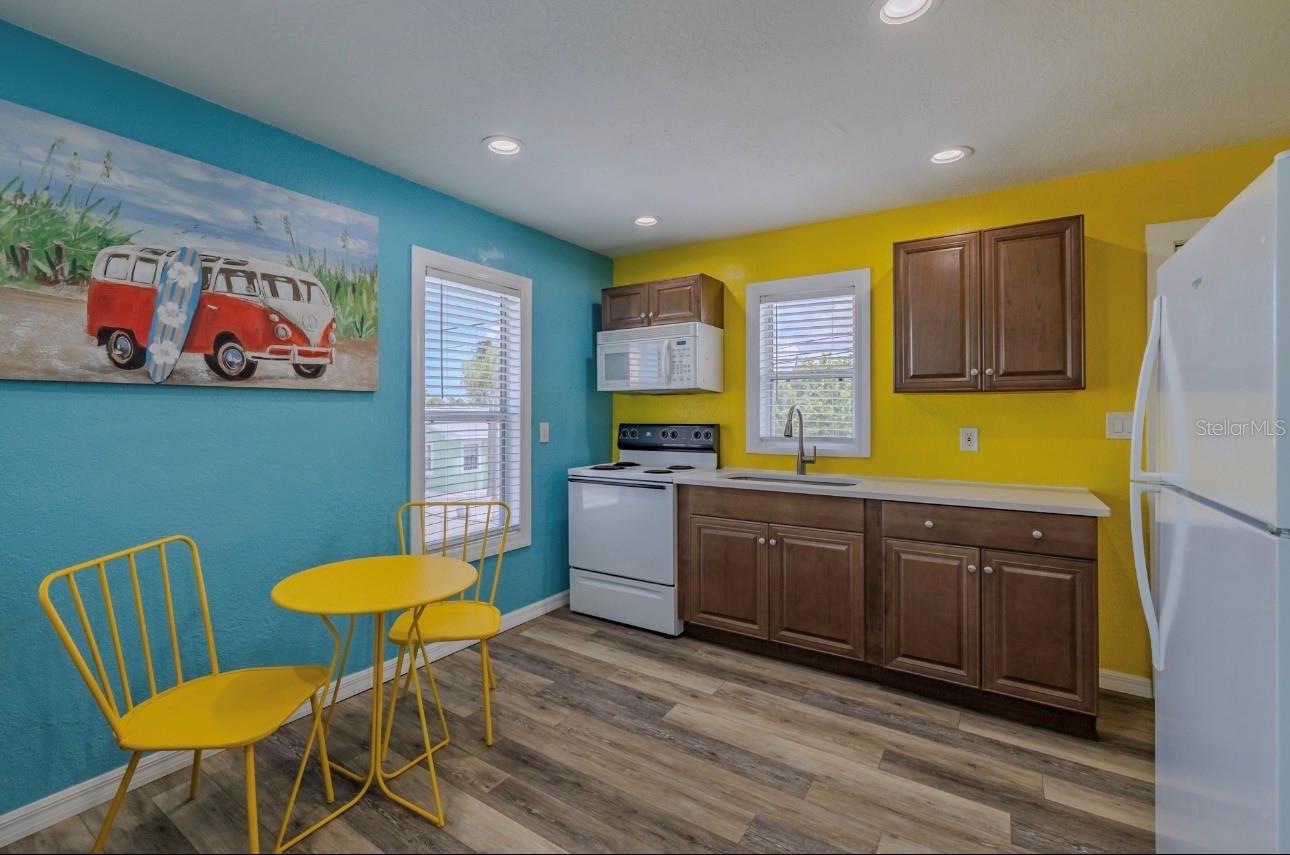 Full kitchen