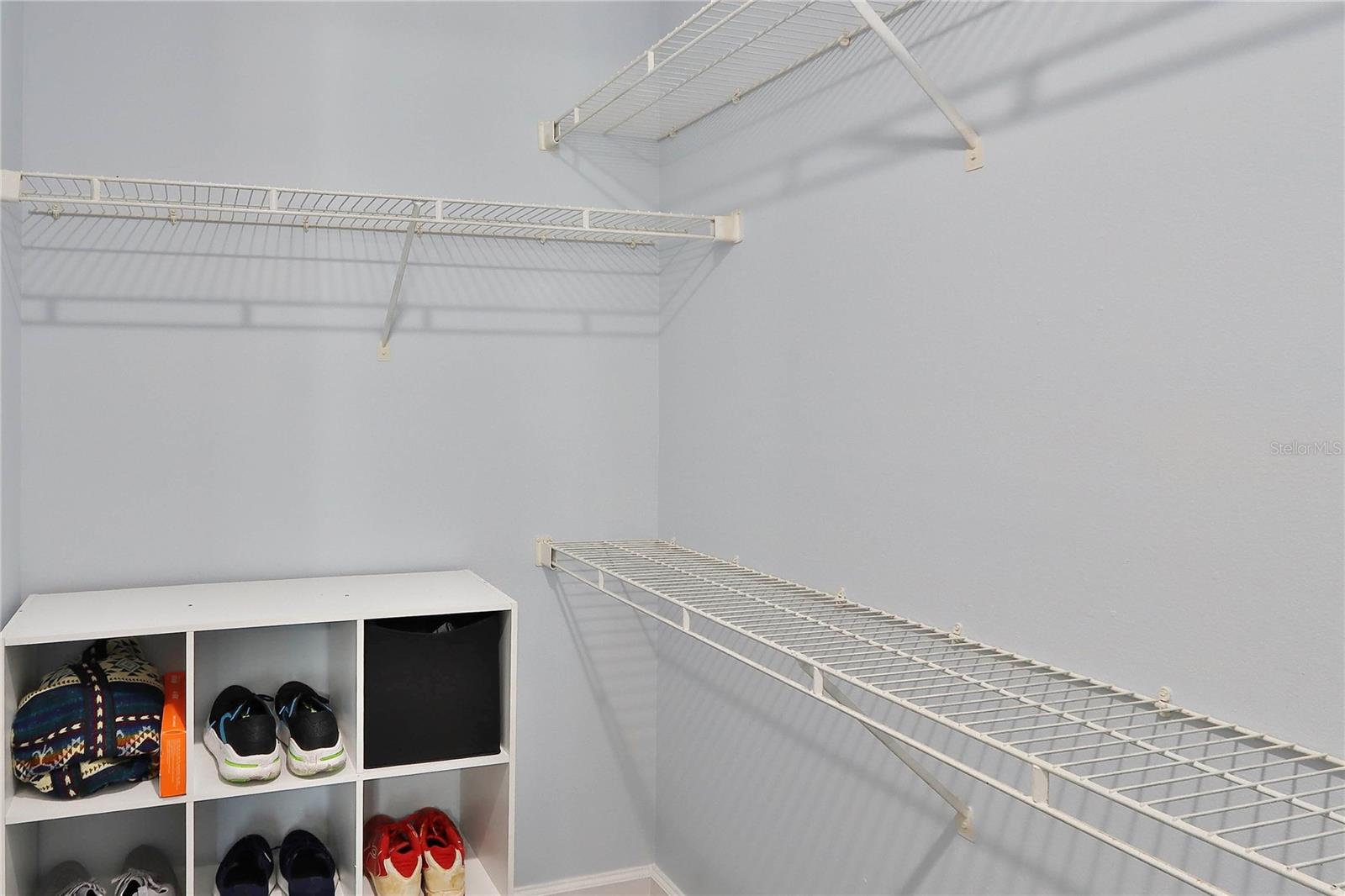 MASTER BEDROOM WALKIN CLOSET