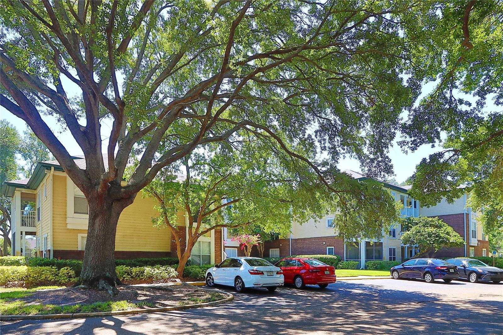 FRONT  PARKING VIEW