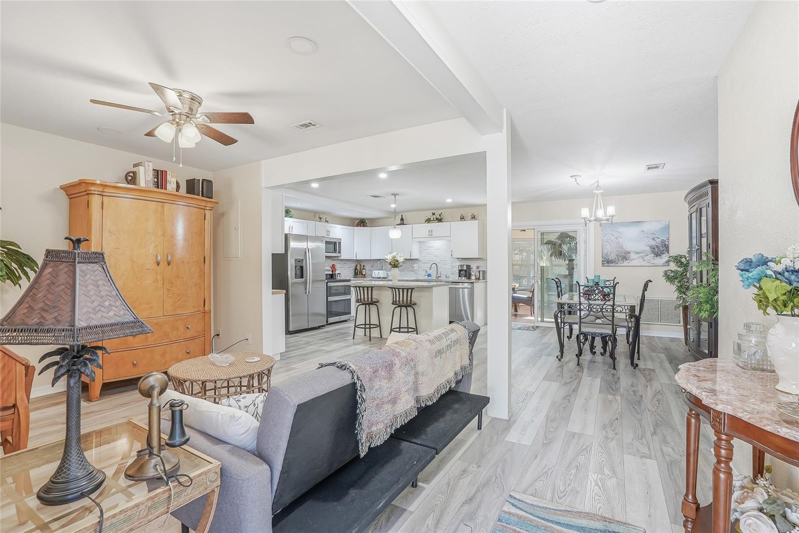 Dining area to Florida room