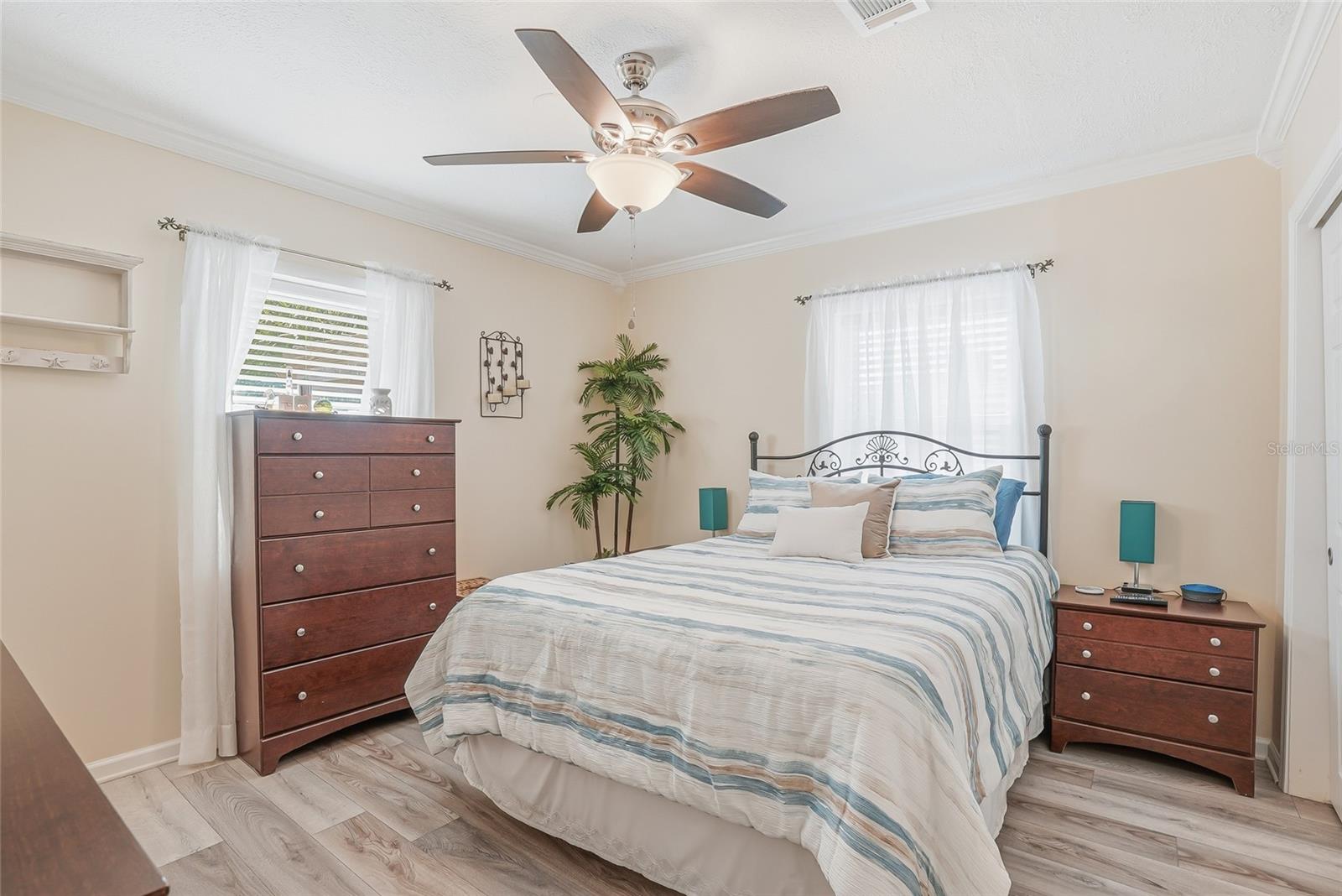guest house primary bedroom