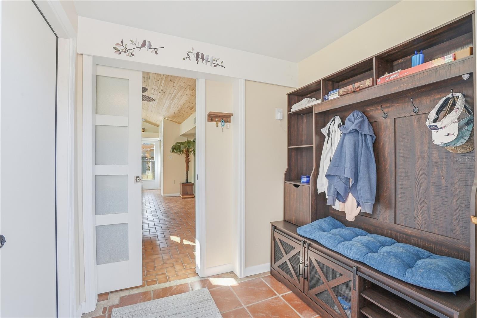 Side door entry from workshop mudroom