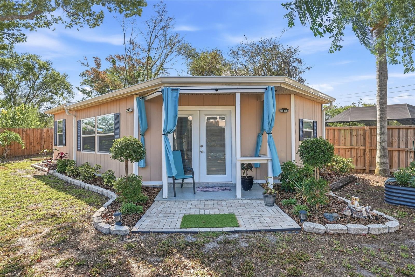 Detached guest house