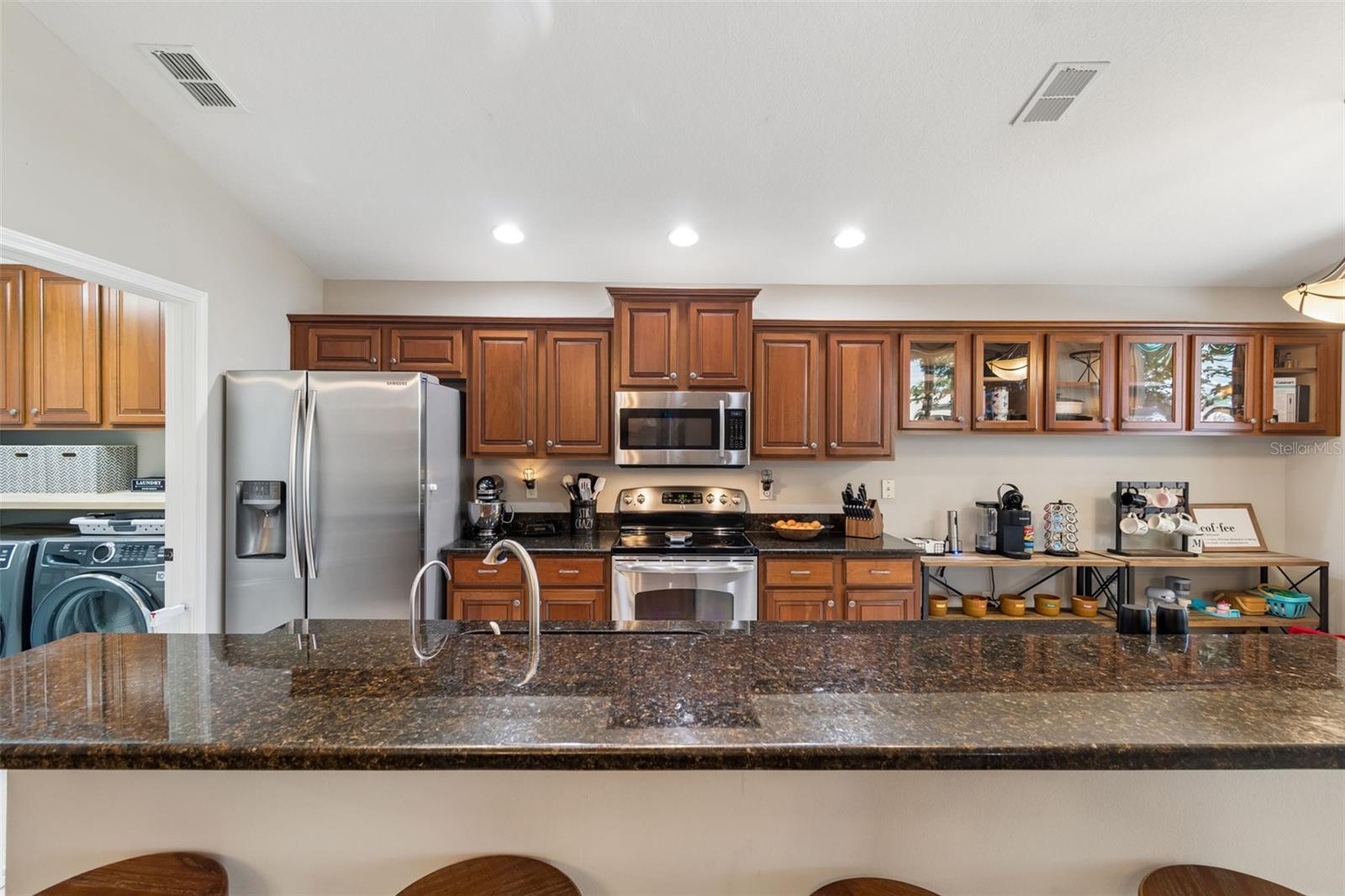 Kitchen - breakfast bar